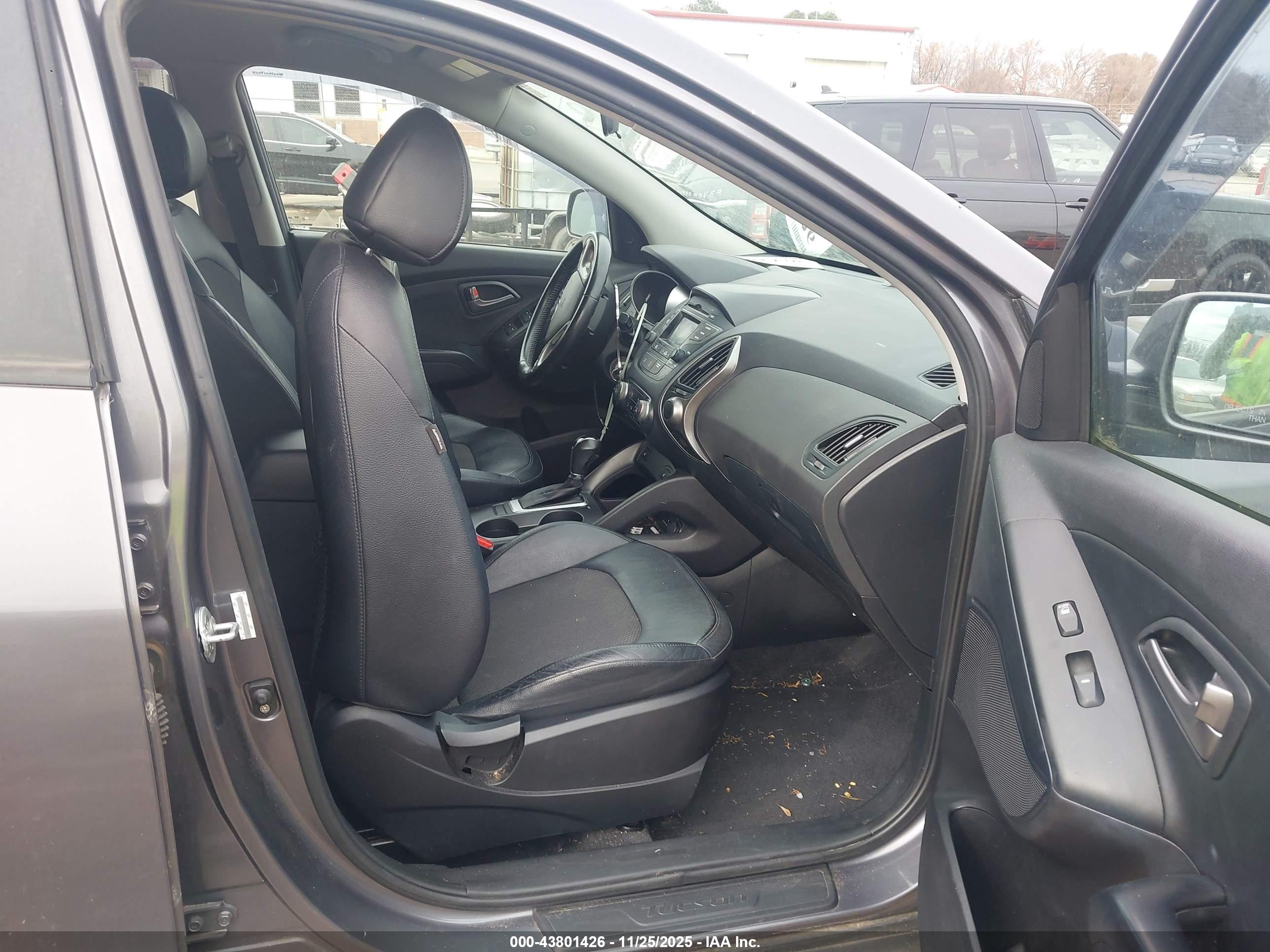HYUNDAI TUCSON image 5