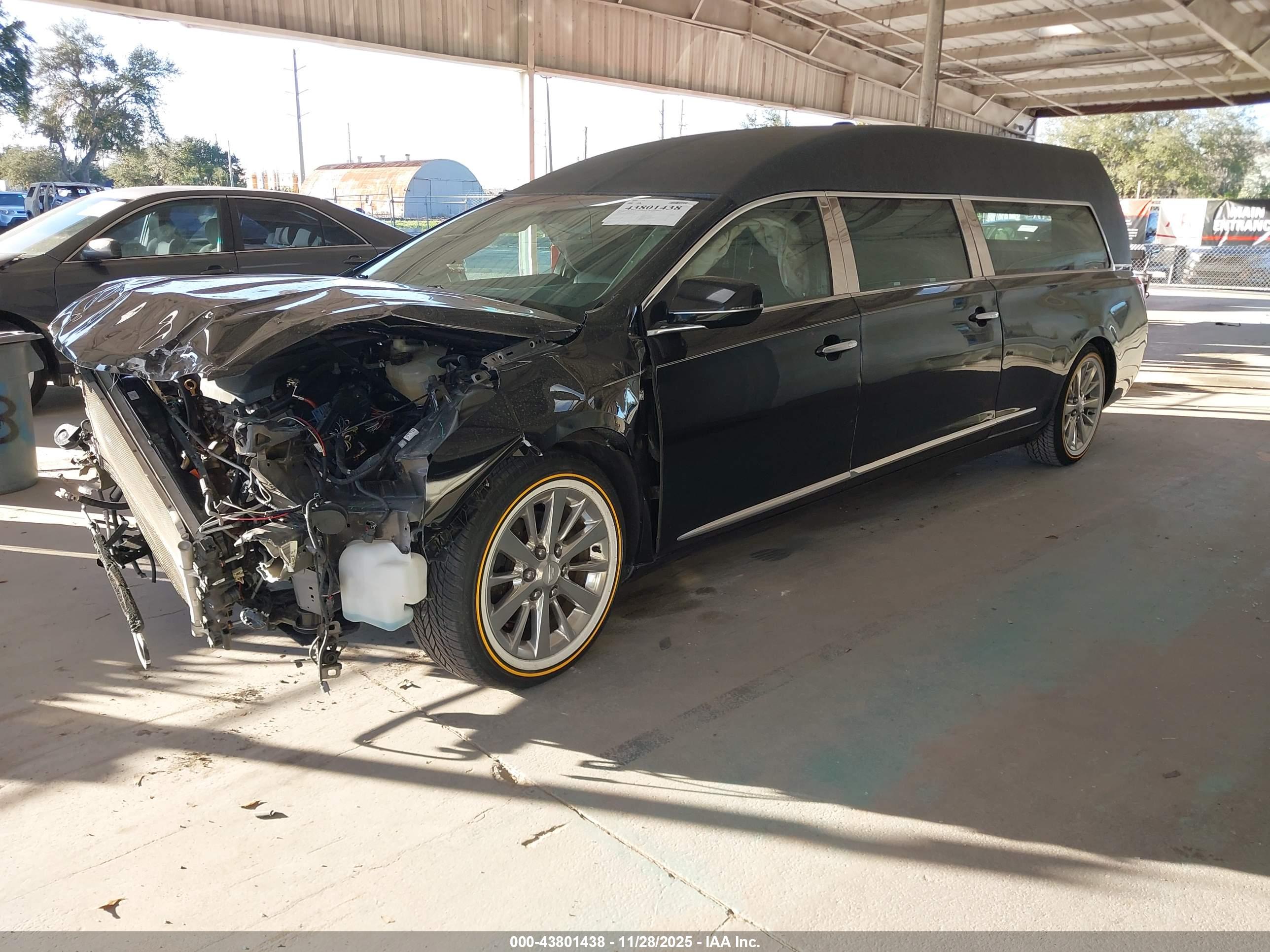 CADILLAC XTS image 2