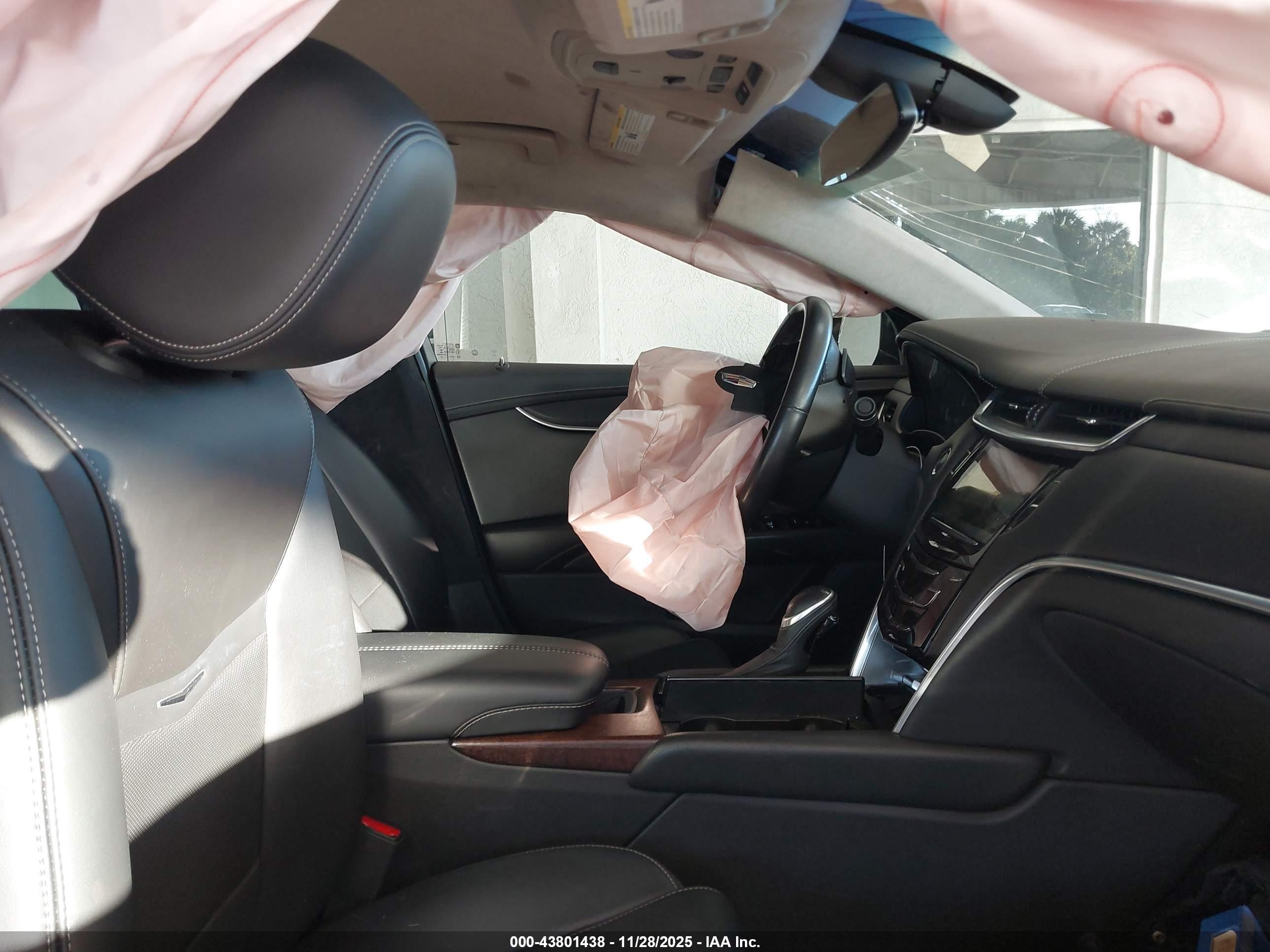 CADILLAC XTS image 5