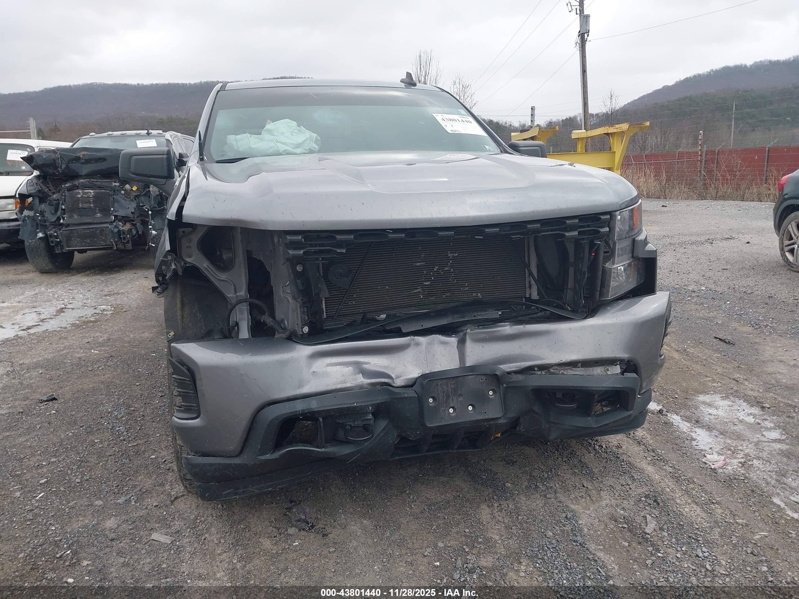 CHEVROLET SILVERADO image 6