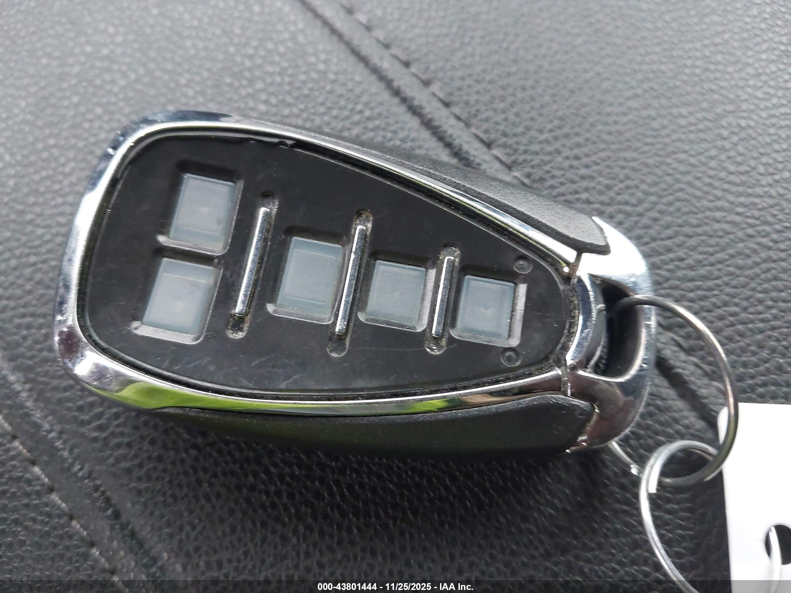 CHEVROLET TRAVERSE image 11