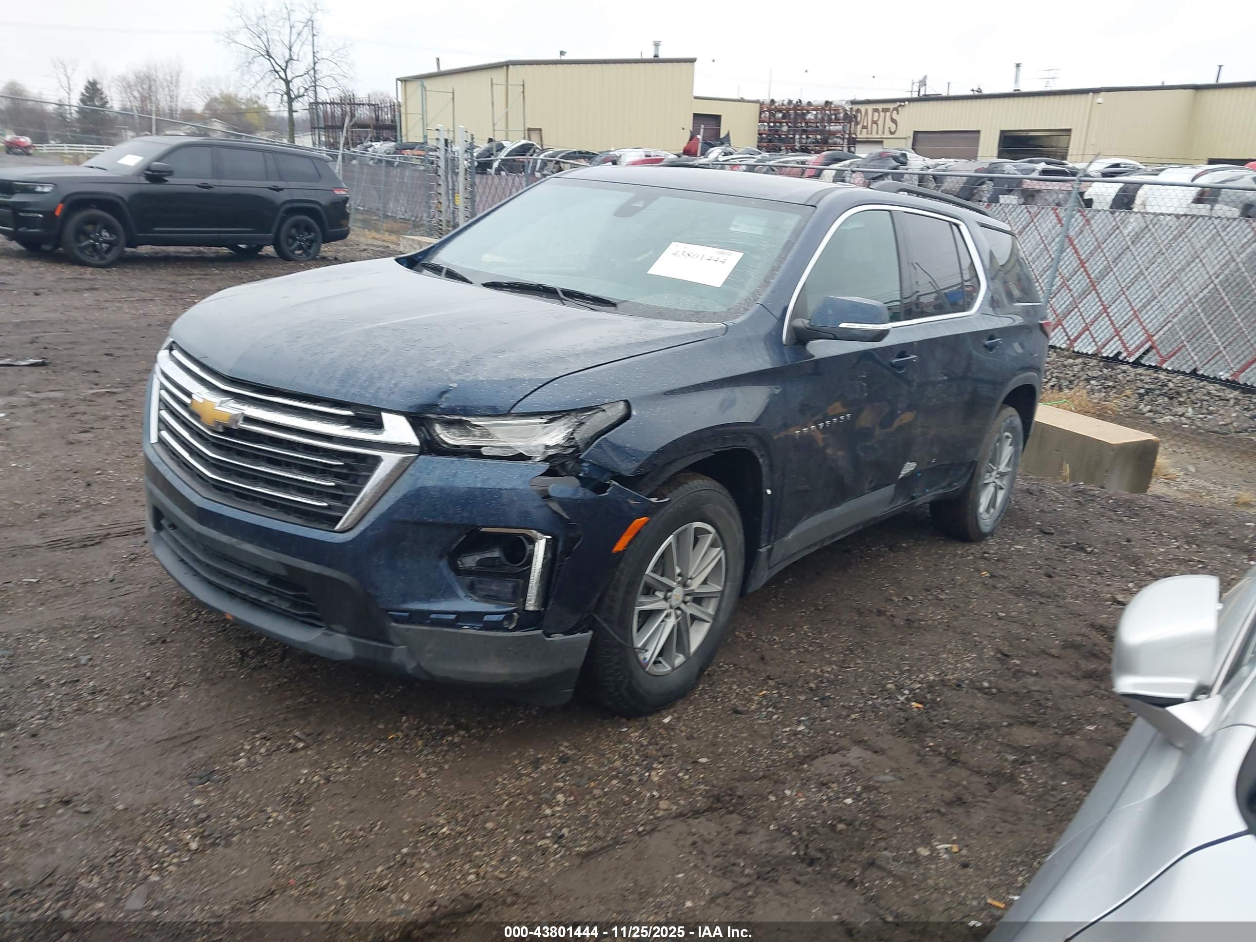 CHEVROLET TRAVERSE image 2