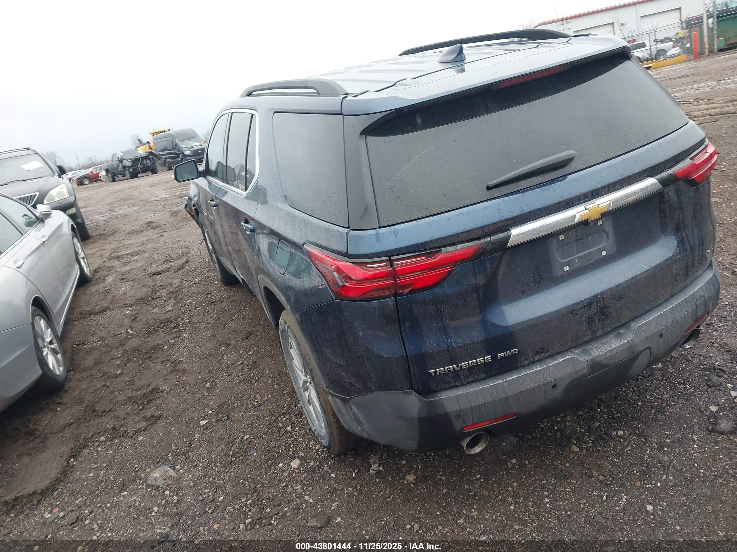 CHEVROLET TRAVERSE image 3