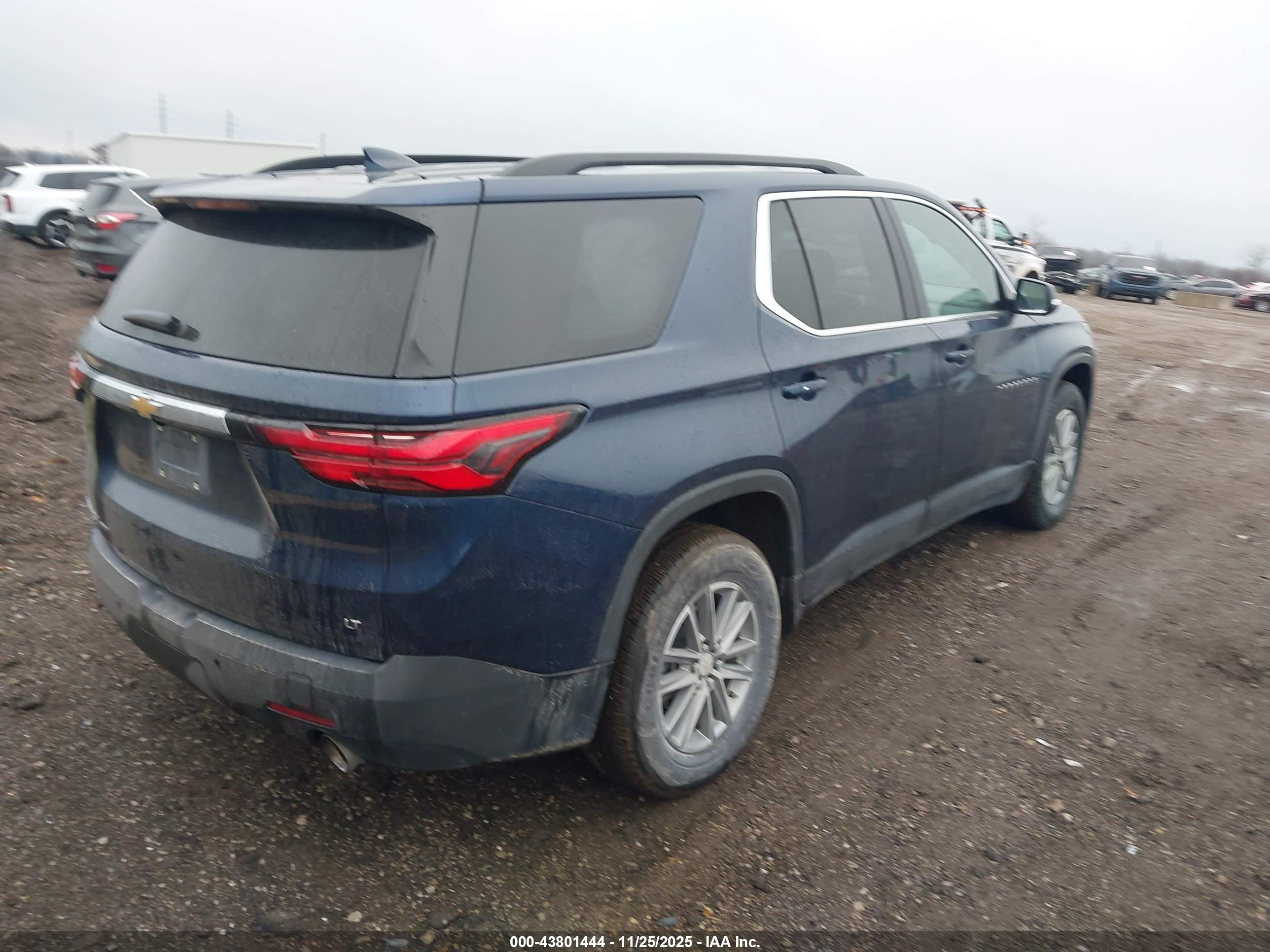 CHEVROLET TRAVERSE image 4