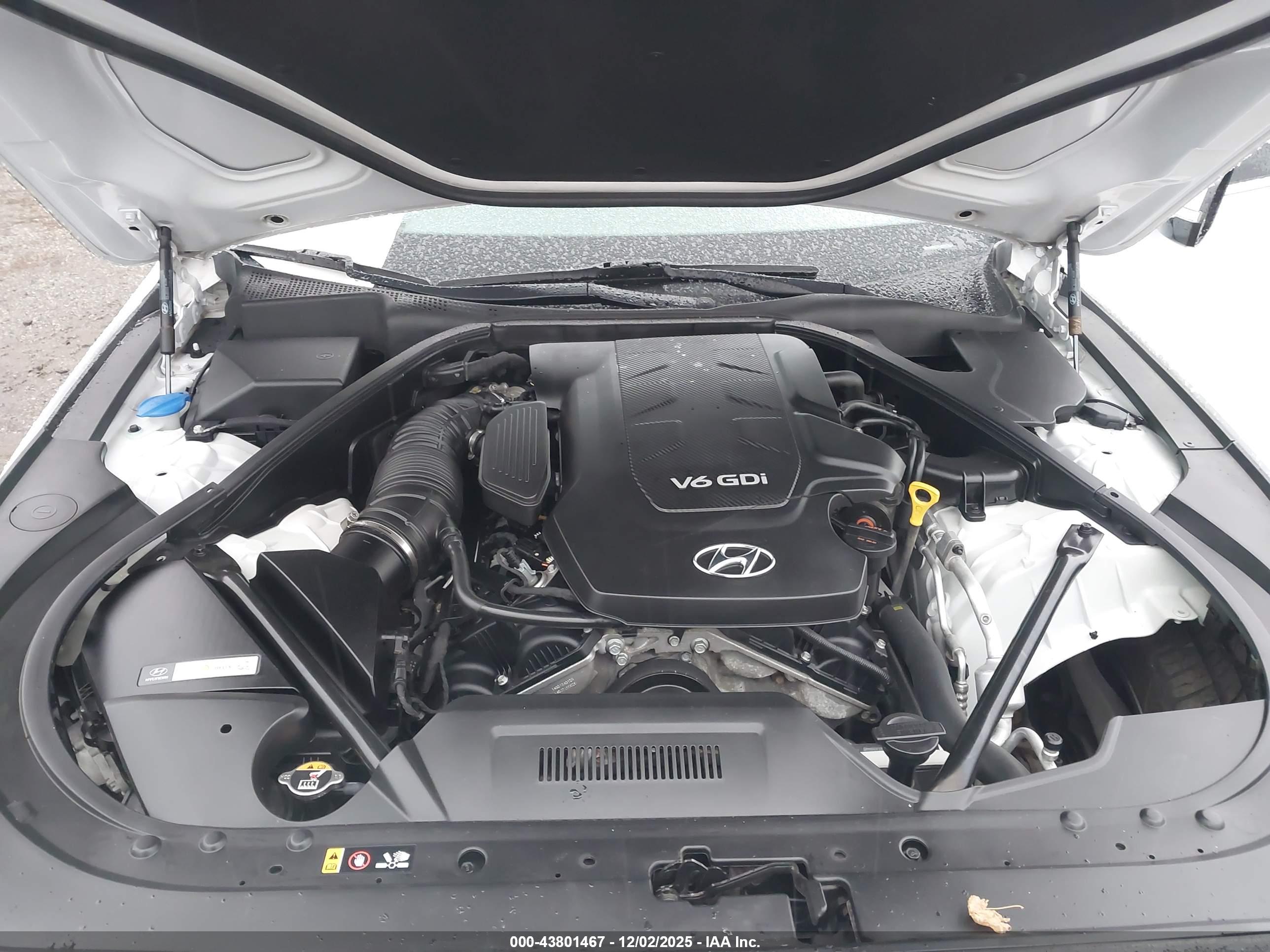HYUNDAI GENESIS image 10