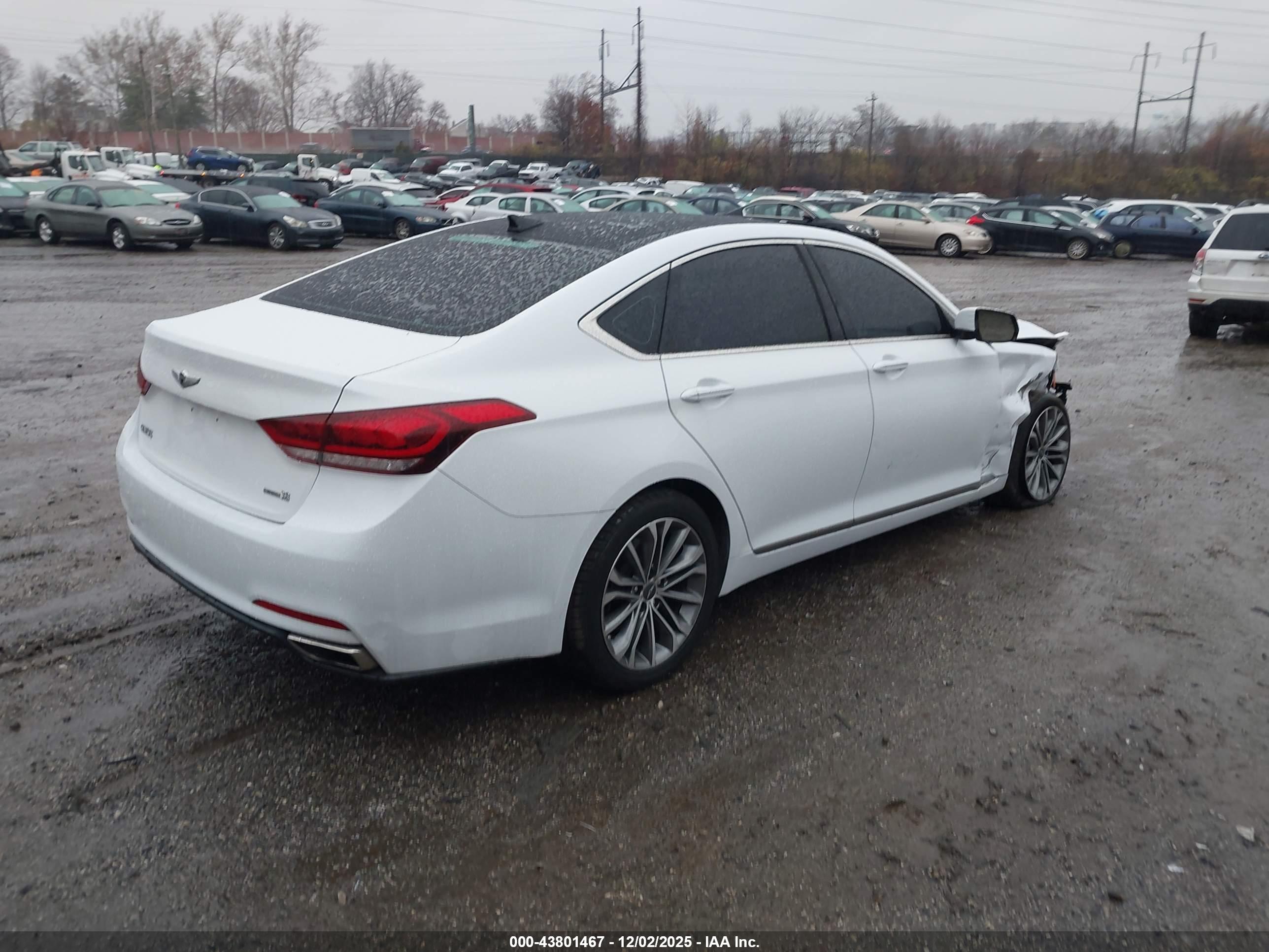 HYUNDAI GENESIS image 4