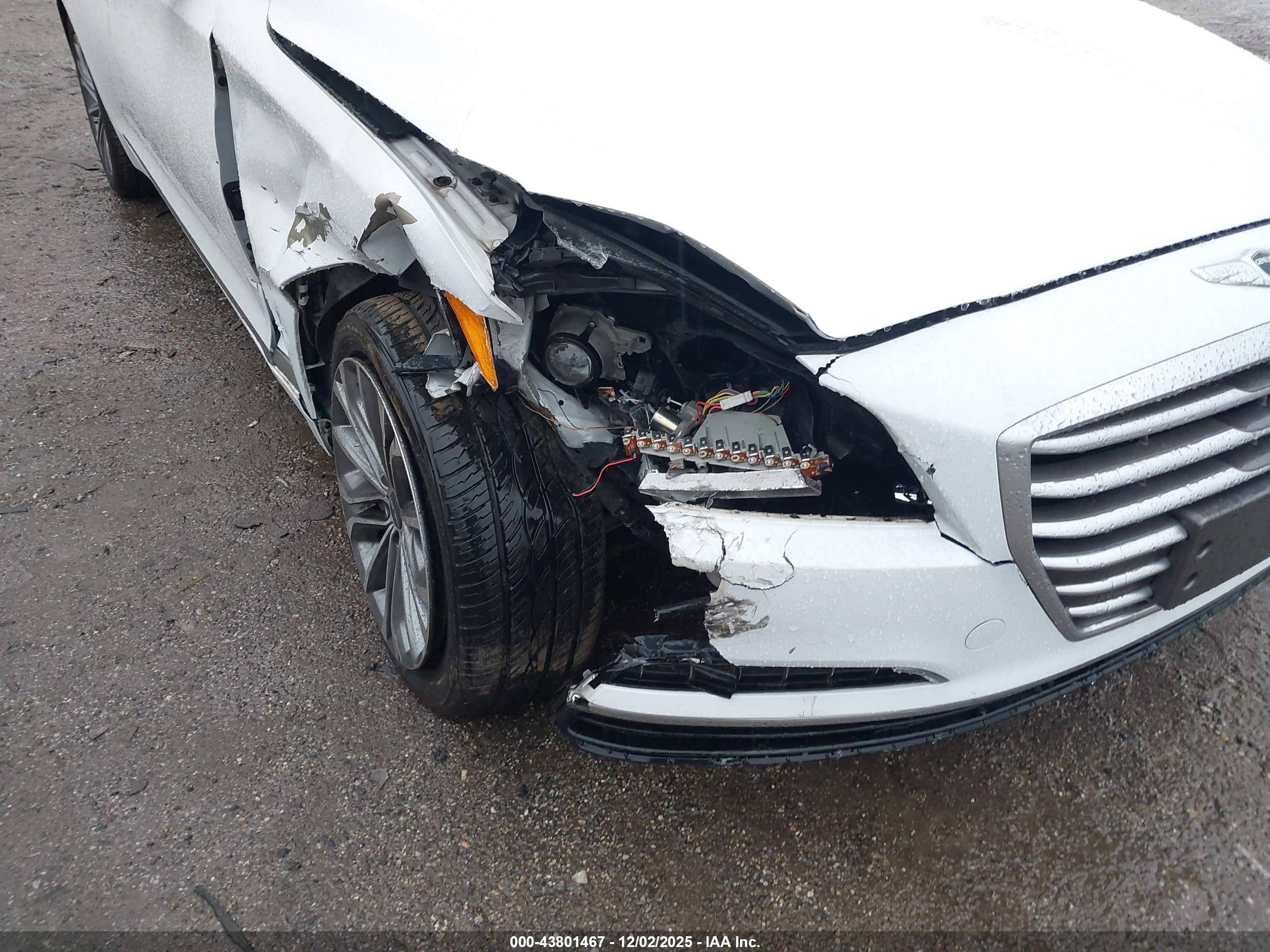 HYUNDAI GENESIS image 6