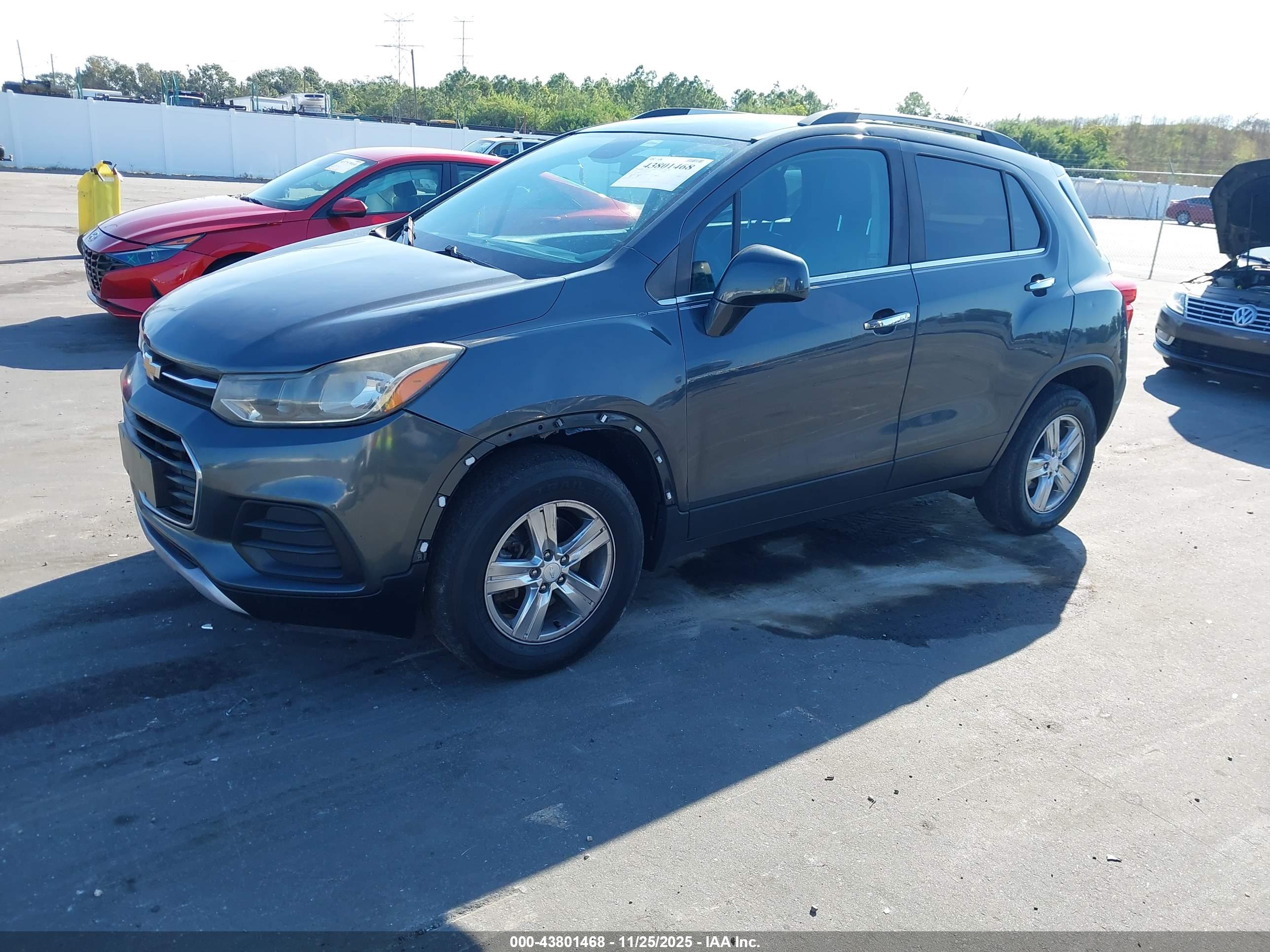 CHEVROLET TRAX image 2