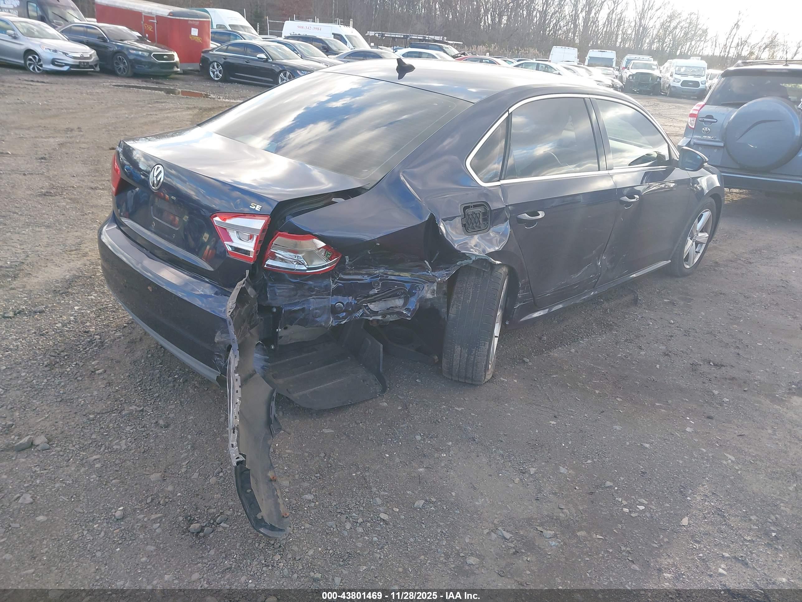 VOLKSWAGEN PASSAT image 4