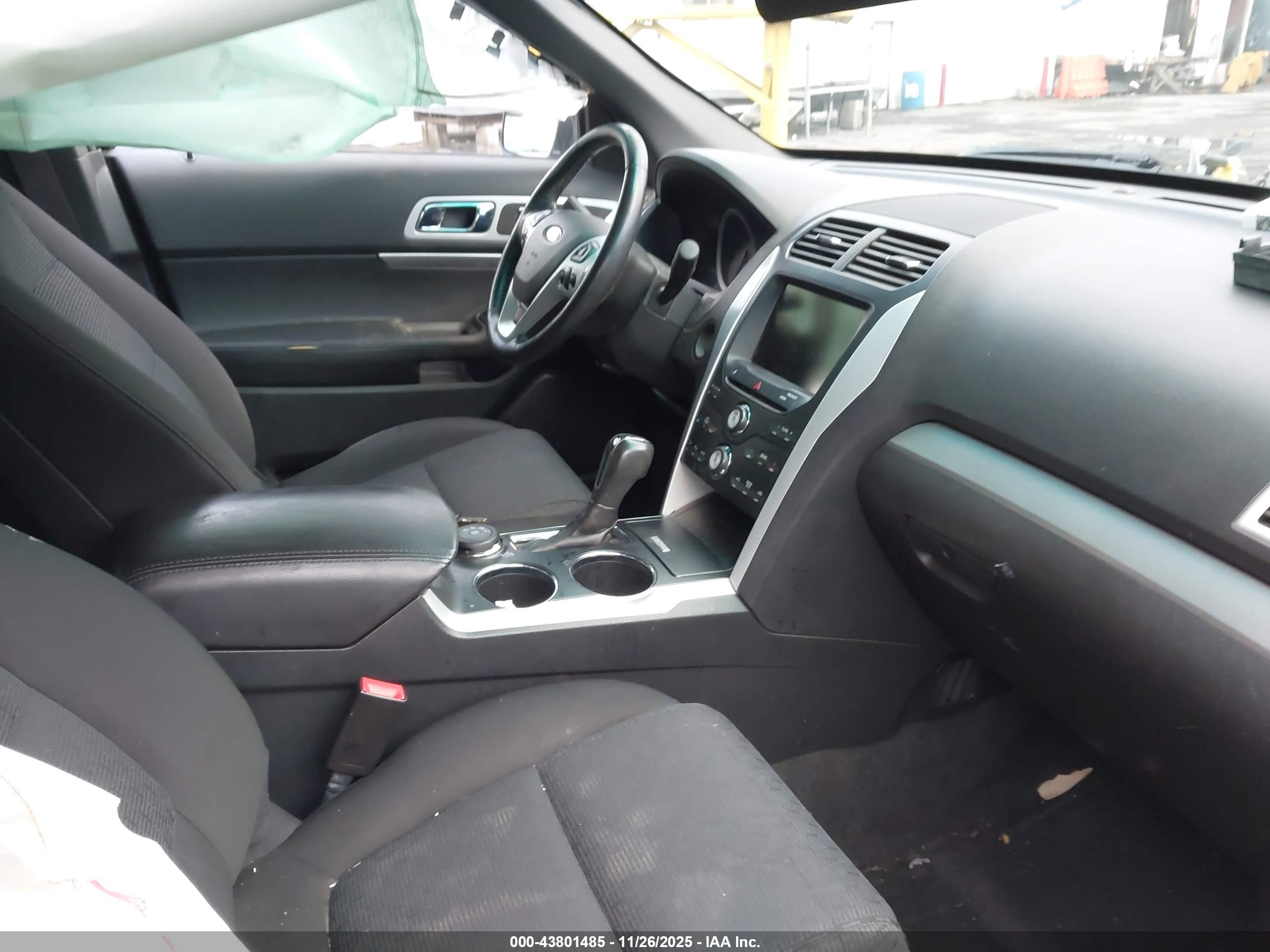 FORD EXPLORER image 5
