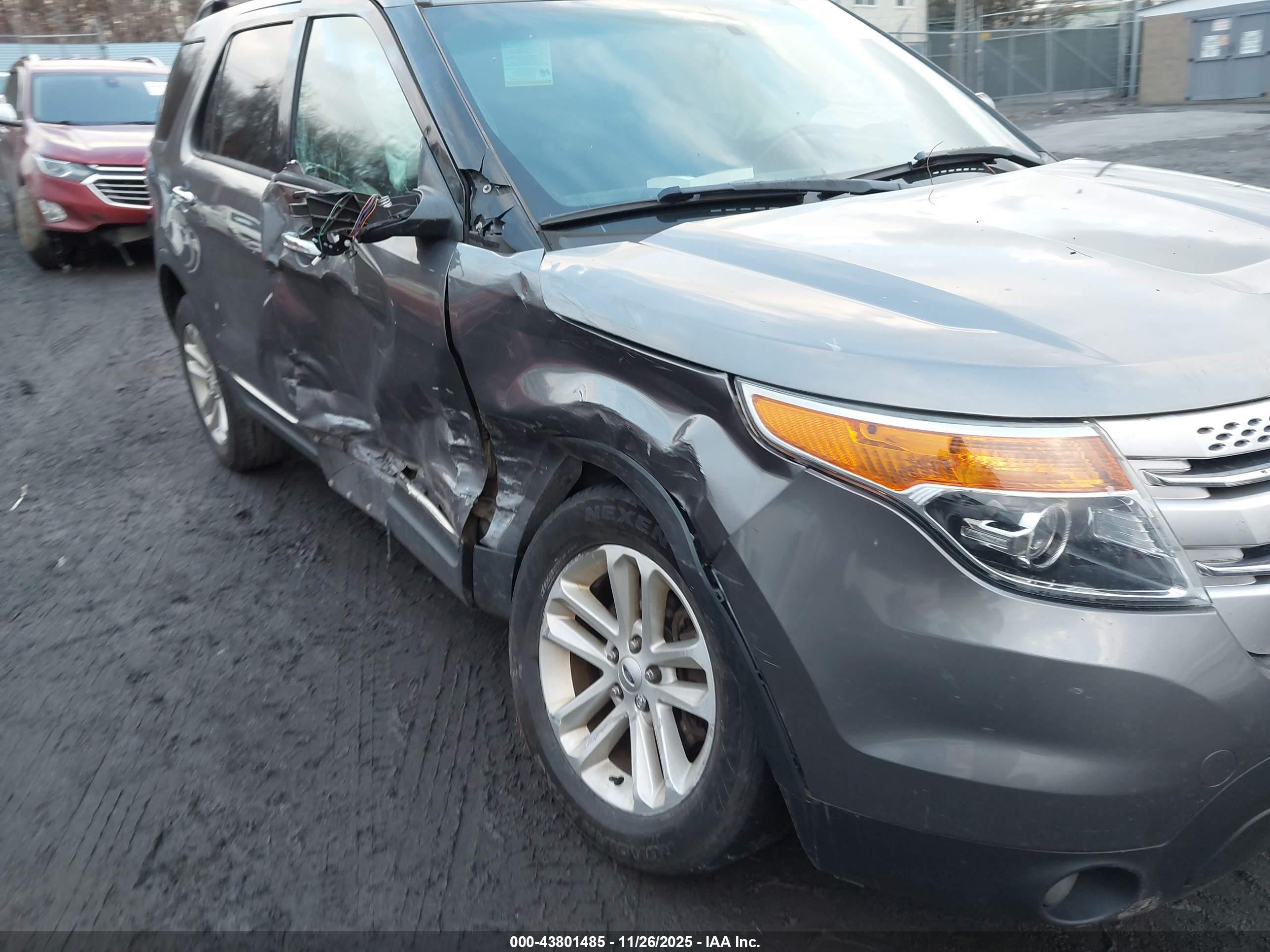 FORD EXPLORER image 6