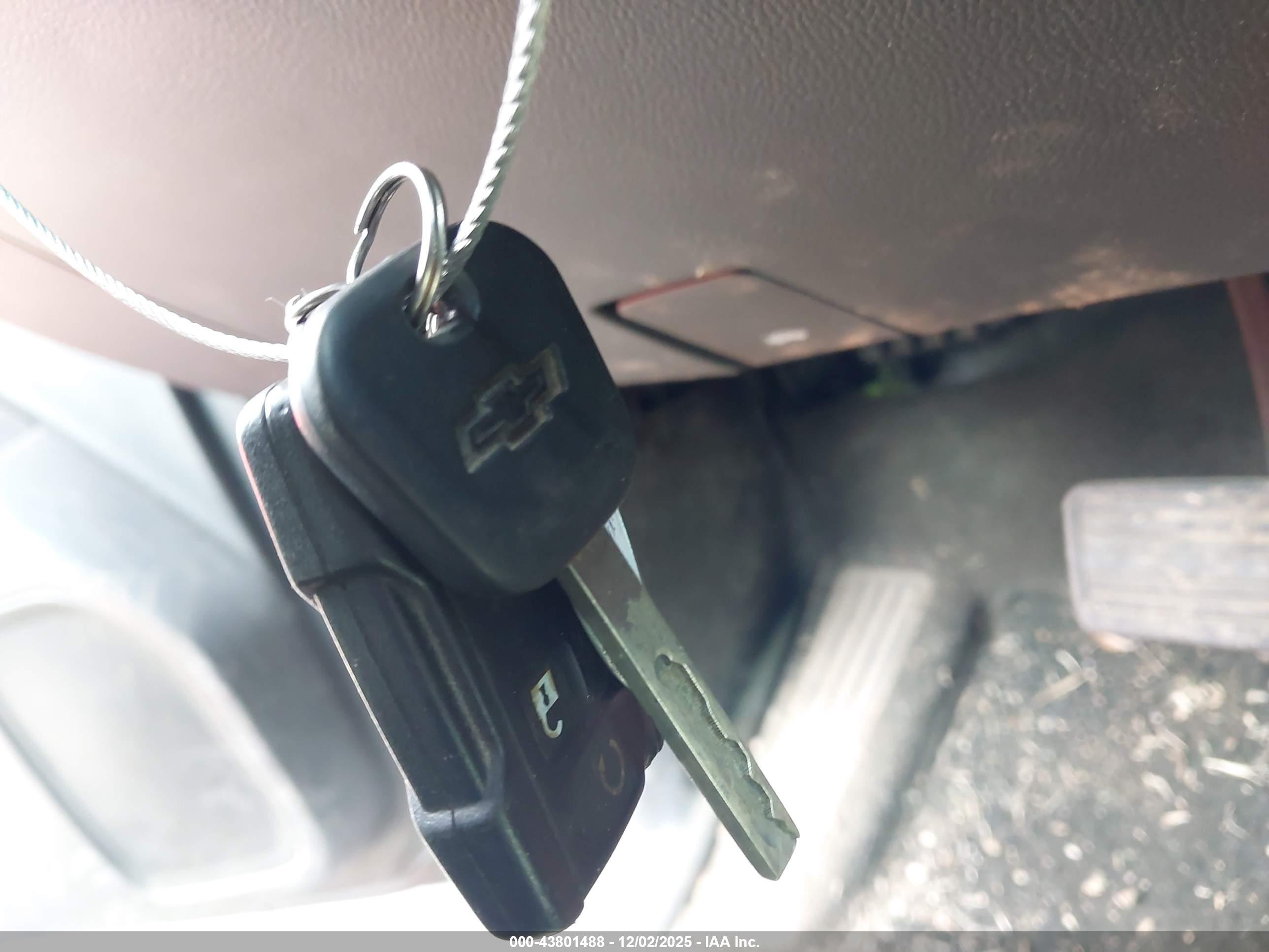 CHEVROLET SILVERADO image 11