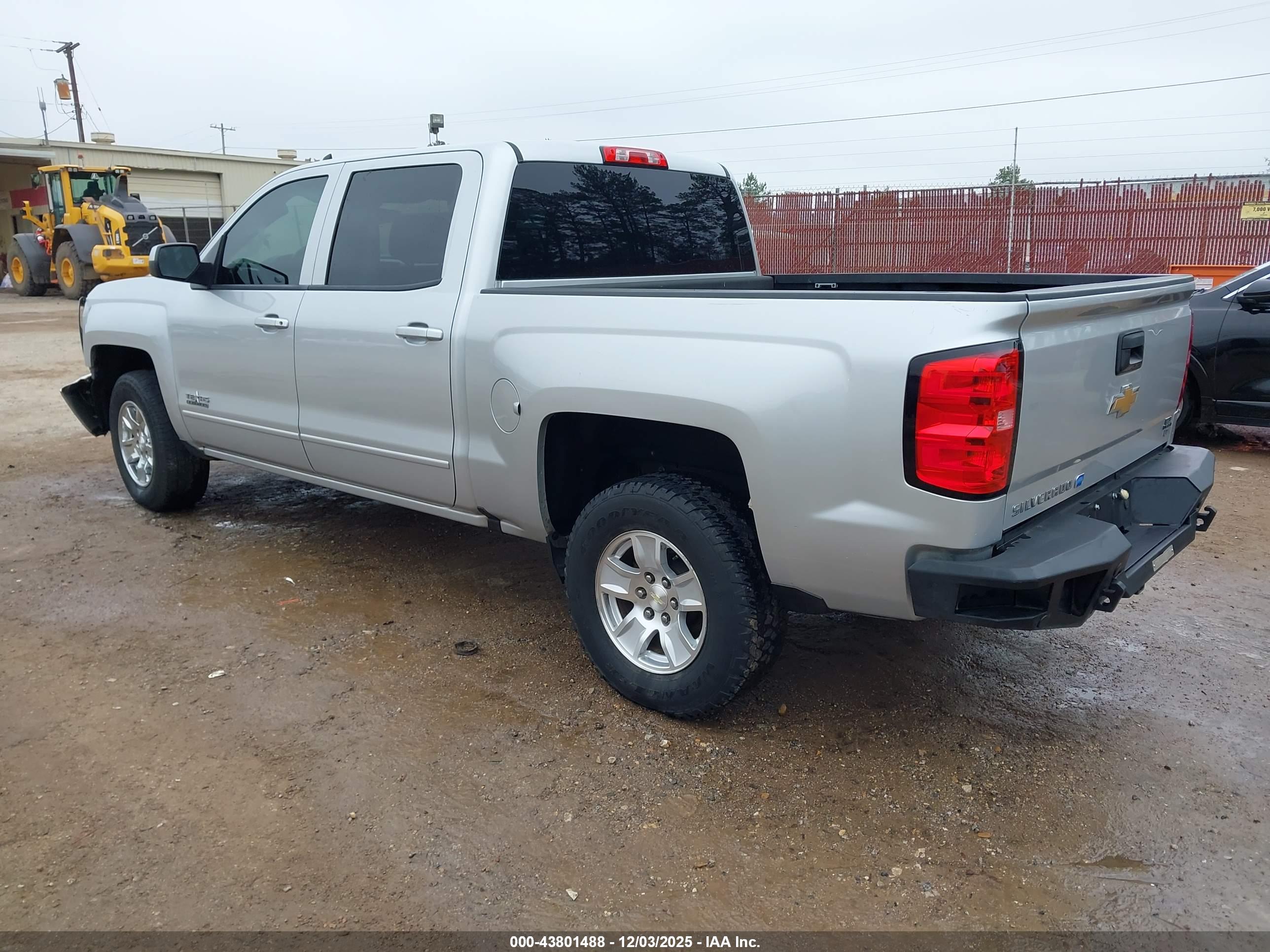 CHEVROLET SILVERADO image 3