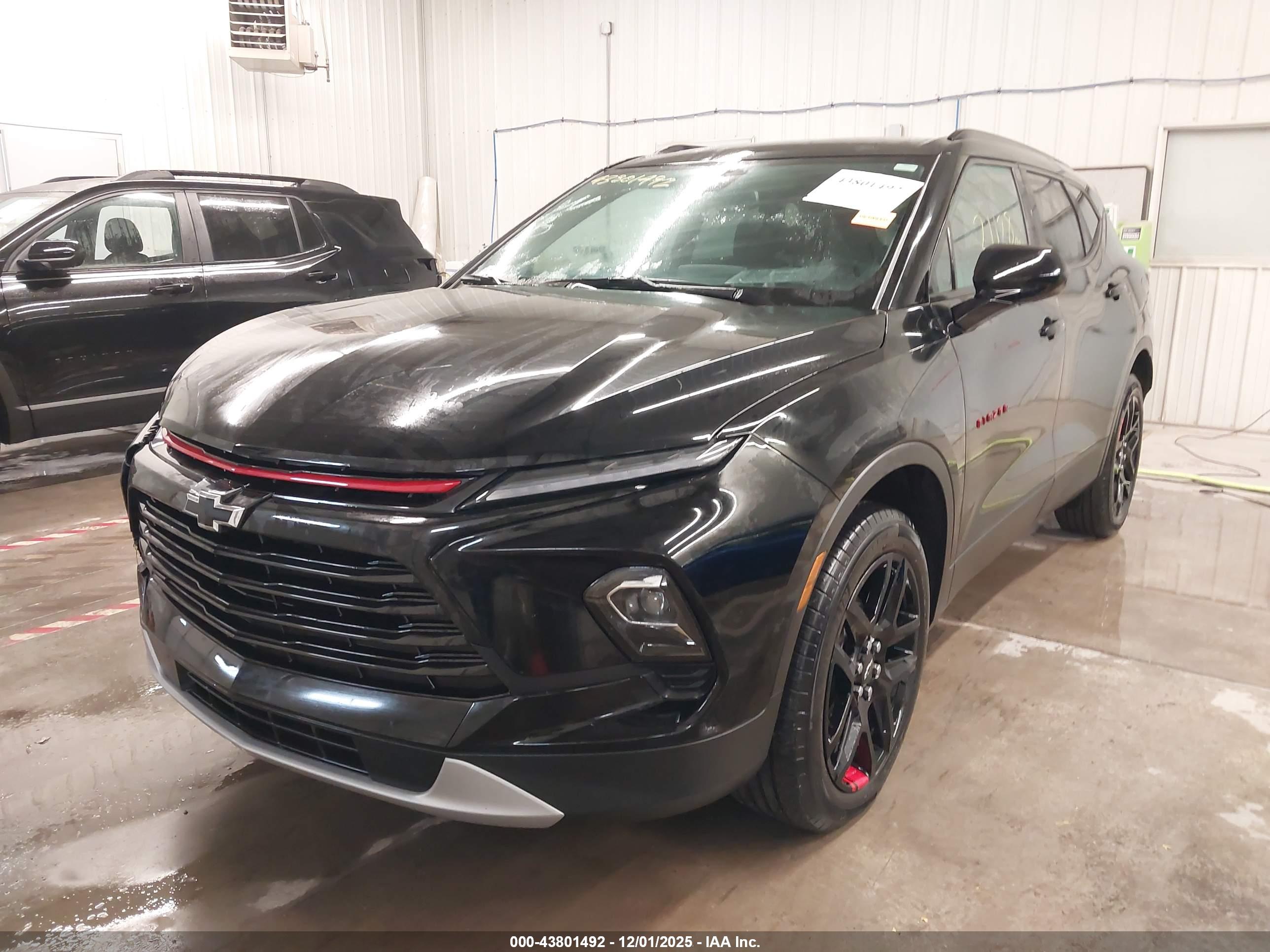 CHEVROLET BLAZER image 2