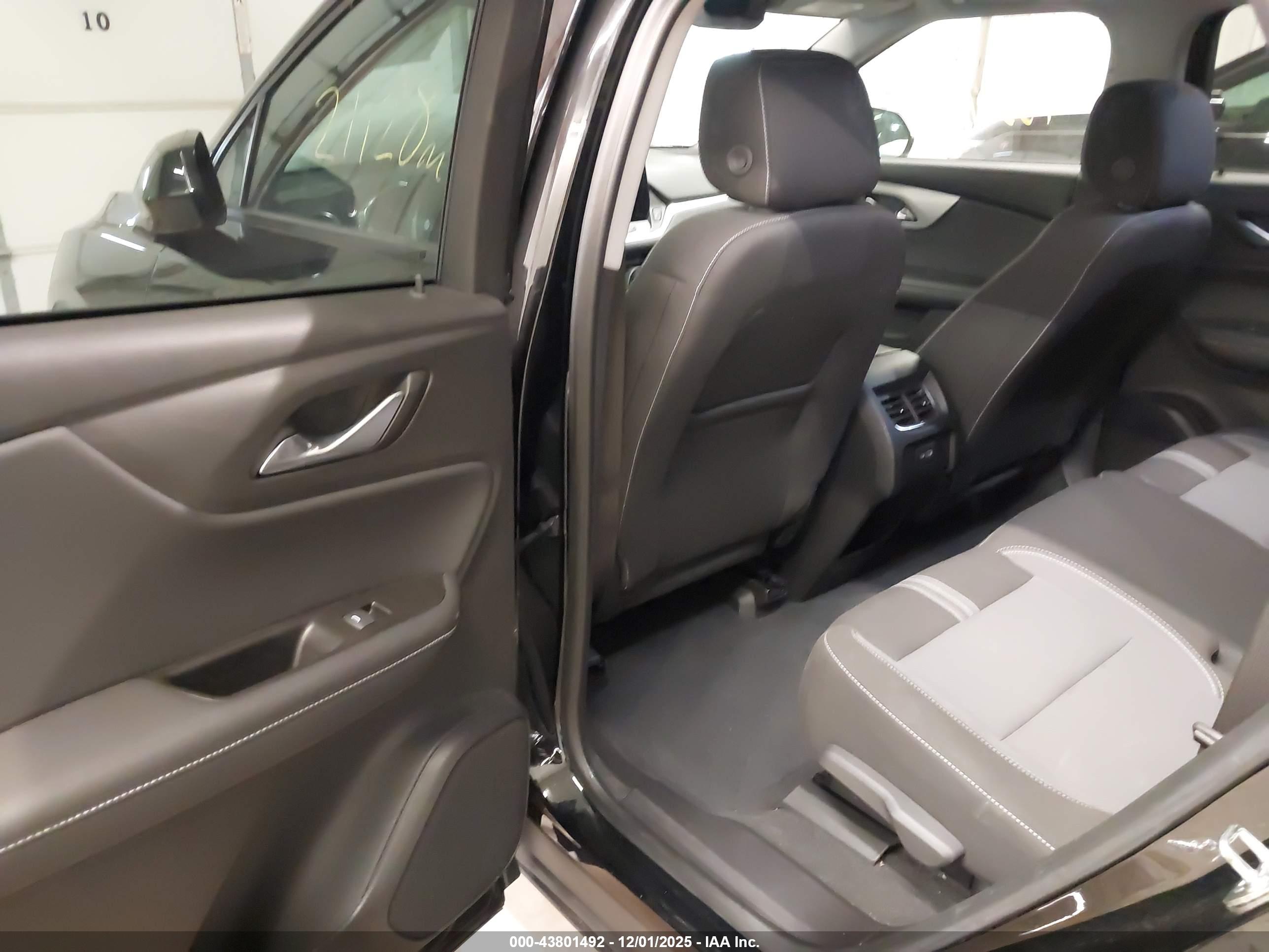 CHEVROLET BLAZER image 8