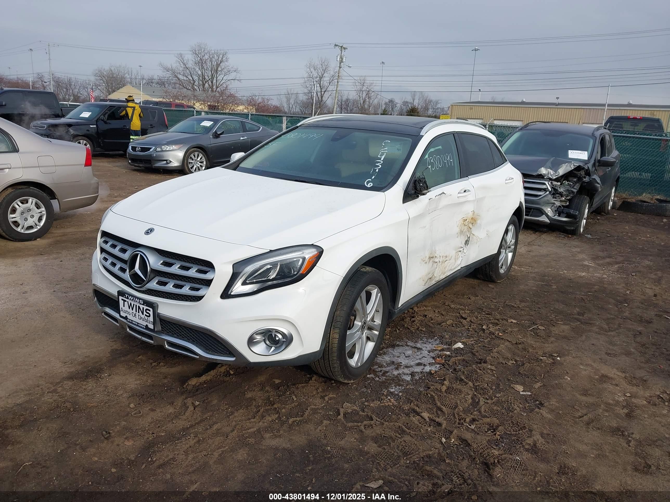 MERCEDES-BENZ GLA image 2