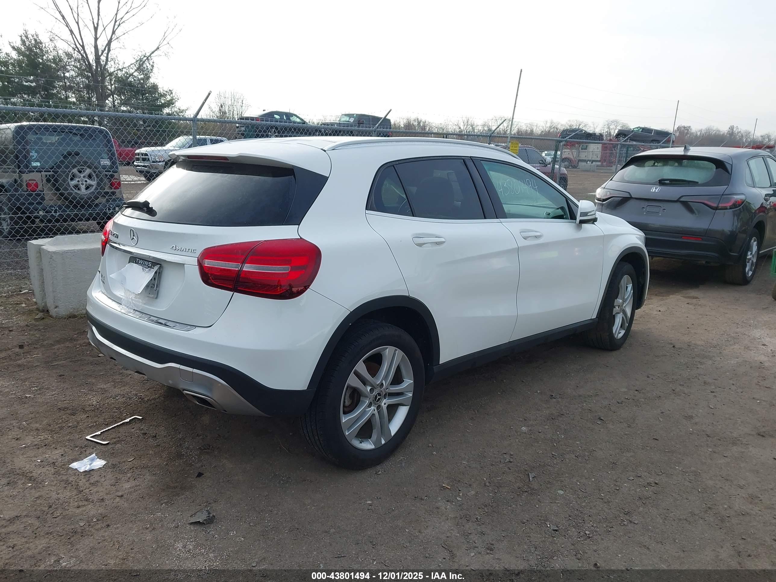 MERCEDES-BENZ GLA image 4
