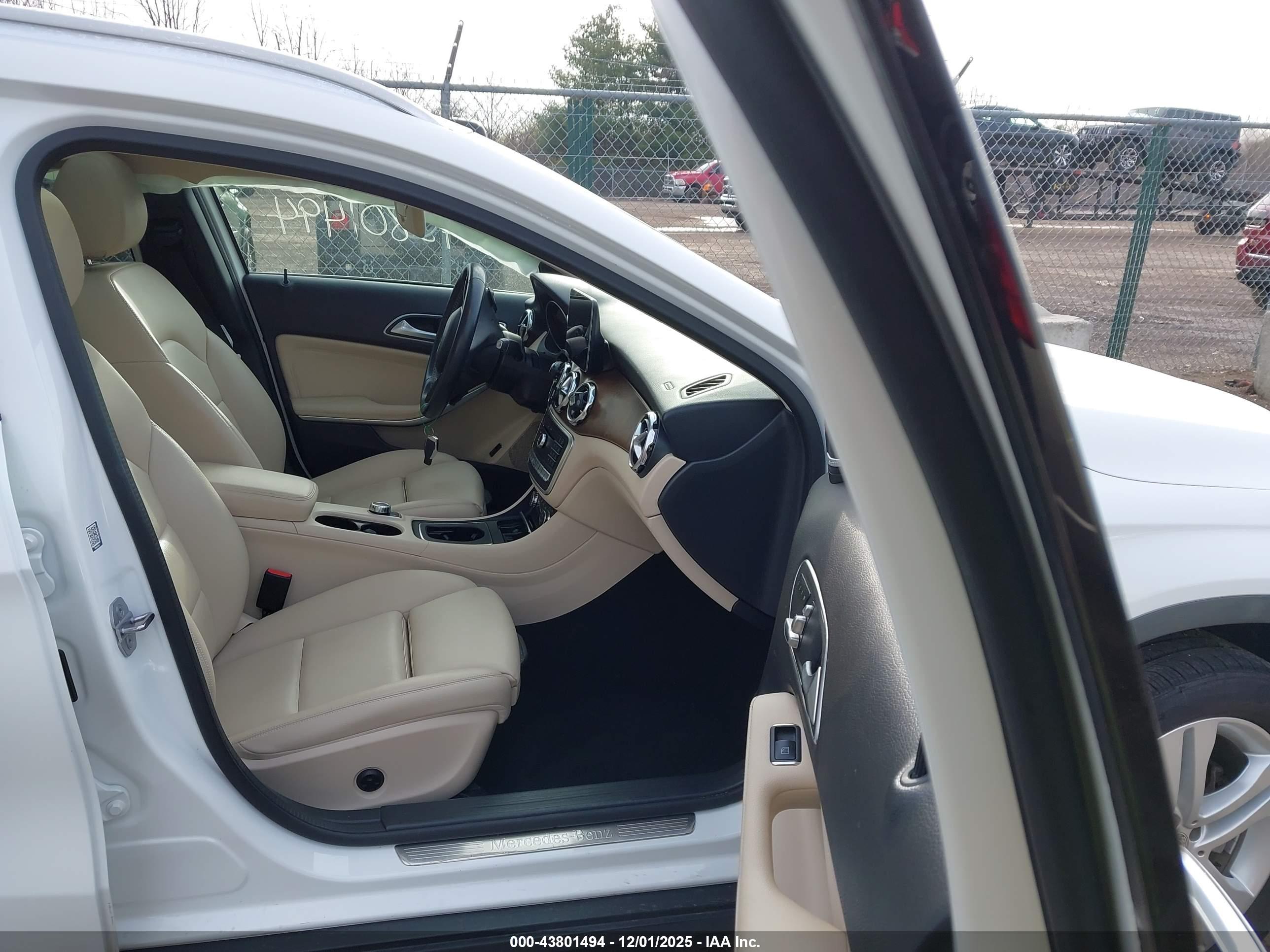MERCEDES-BENZ GLA image 5