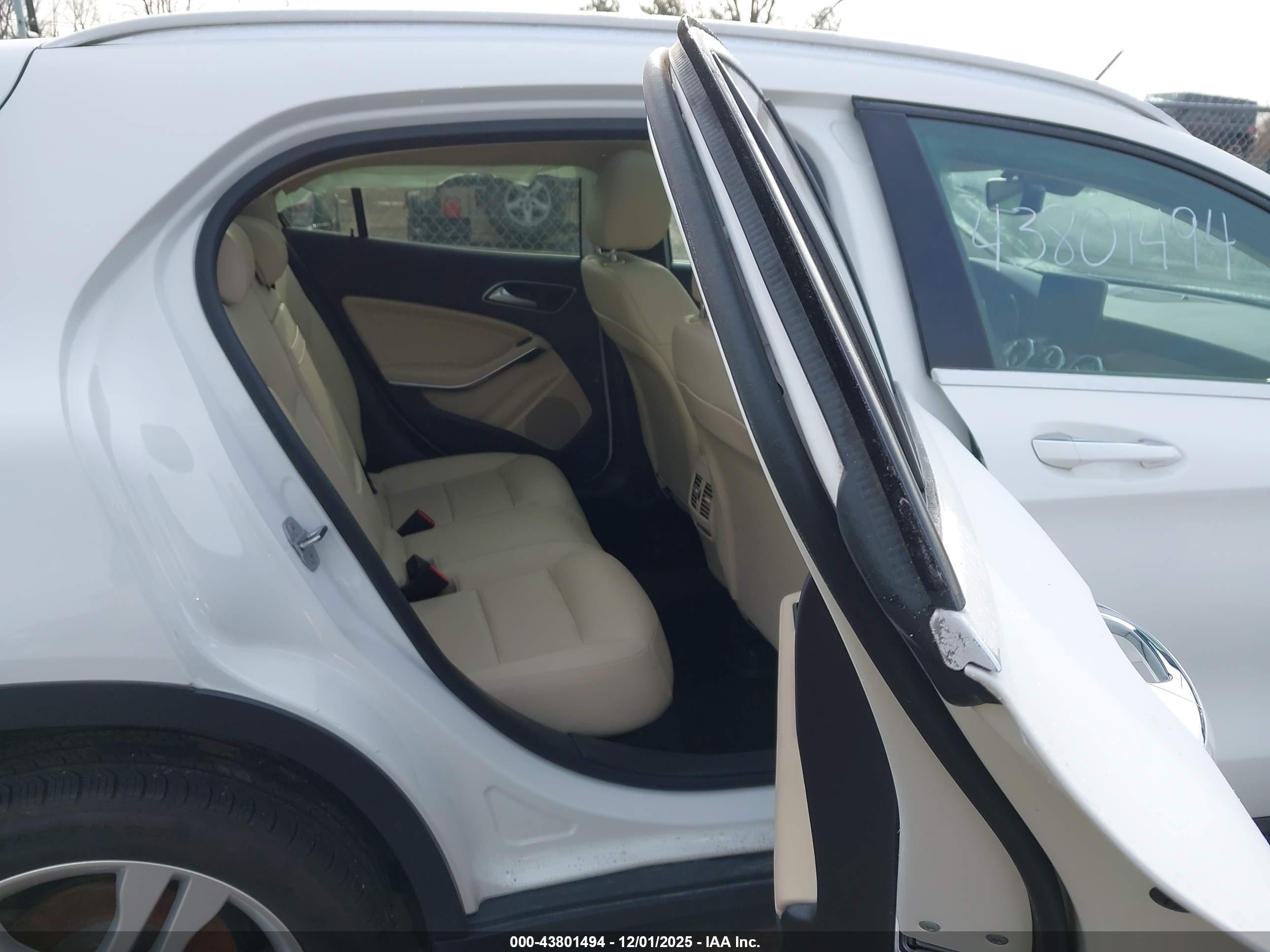 MERCEDES-BENZ GLA image 8