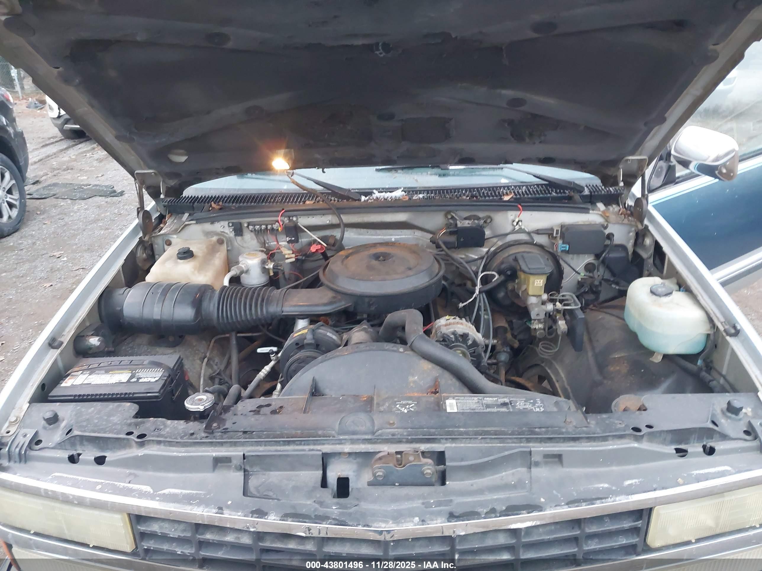 CHEVROLET GMT-400 image 10
