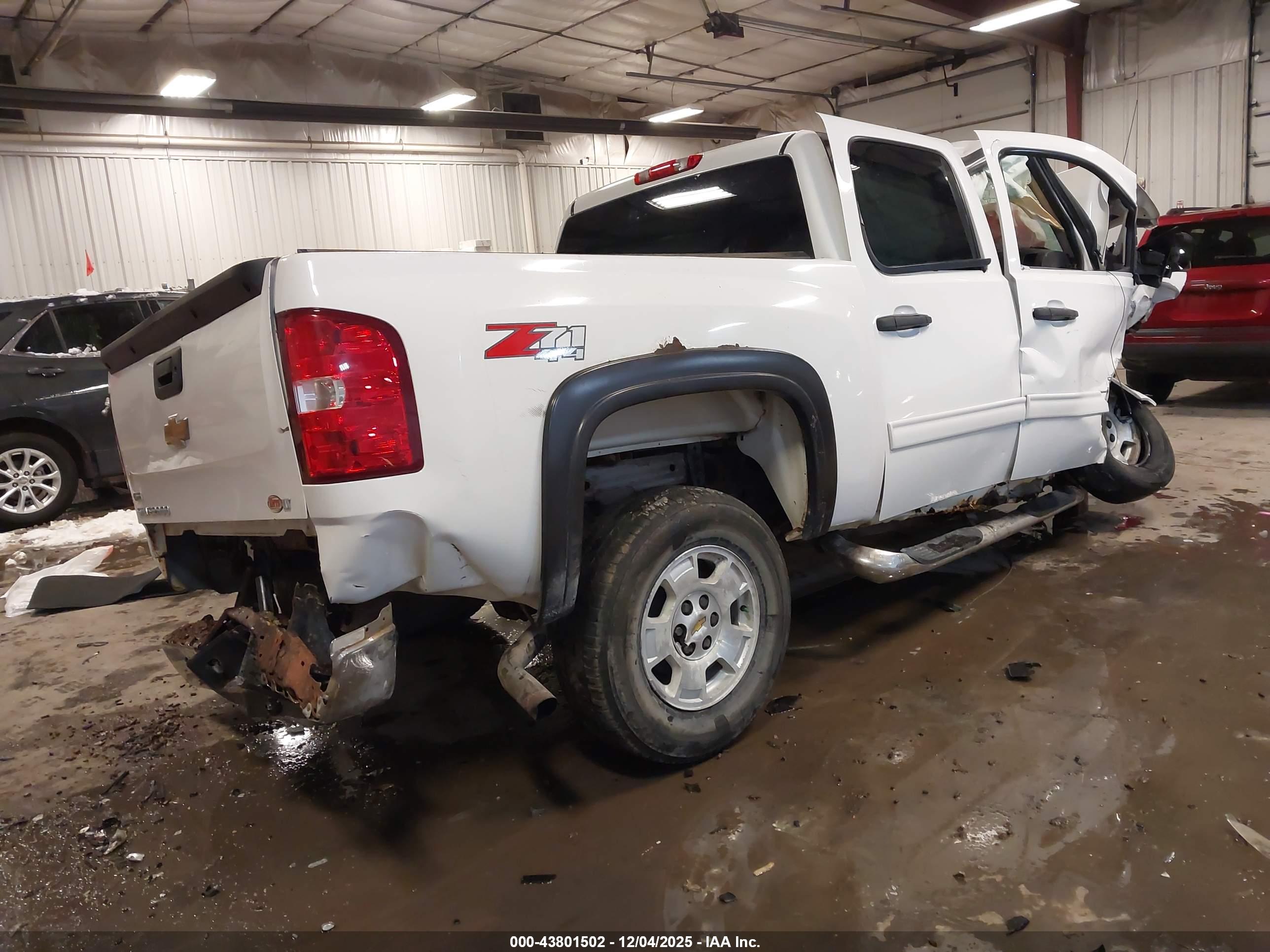 CHEVROLET SILVERADO image 4