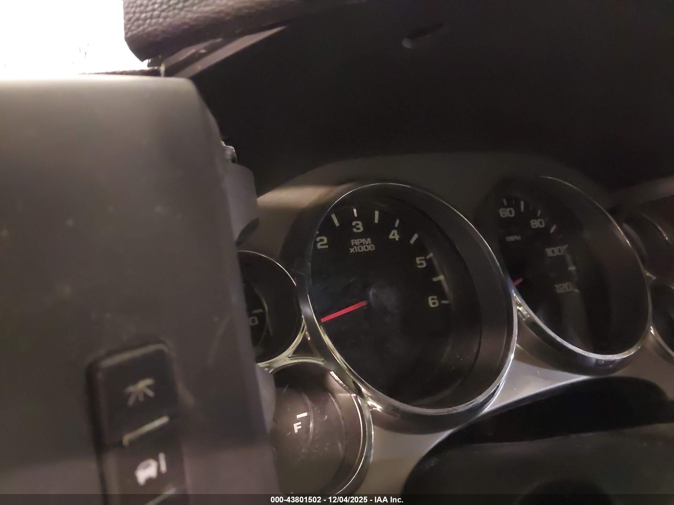 CHEVROLET SILVERADO image 7