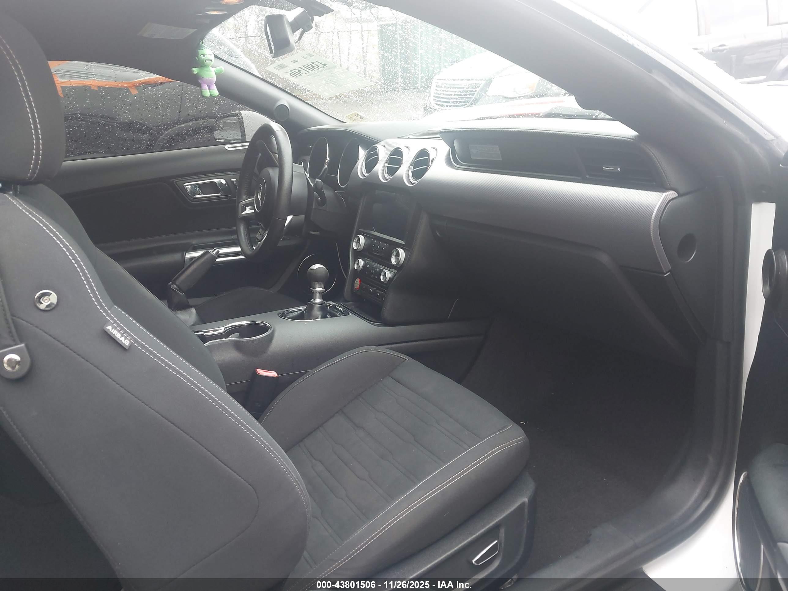 FORD MUSTANG image 5