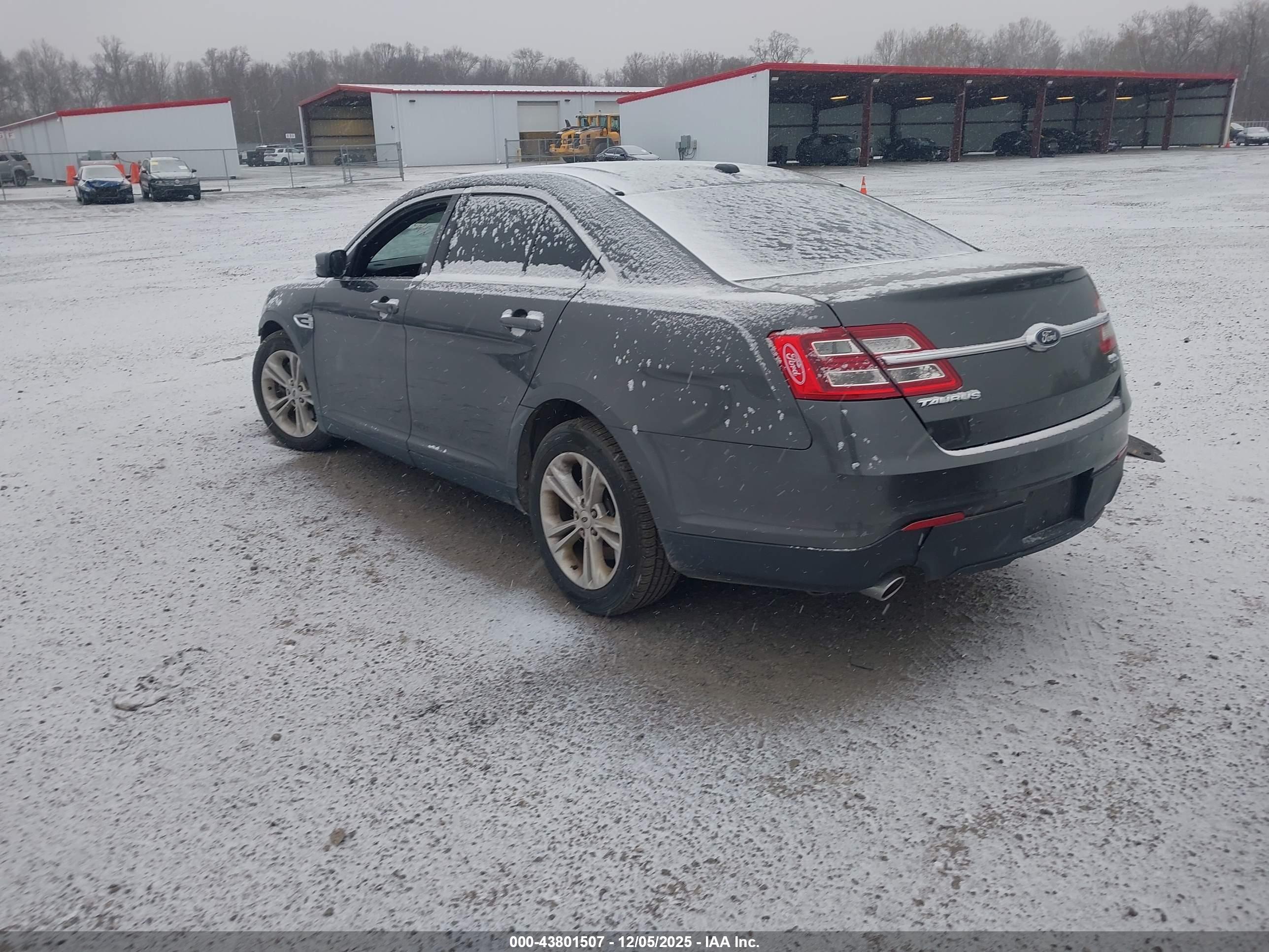 FORD TAURUS image 3