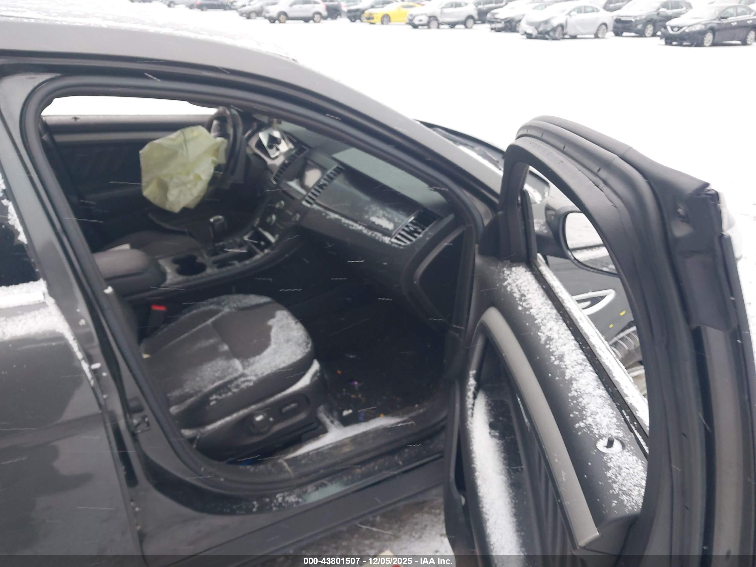 FORD TAURUS image 5