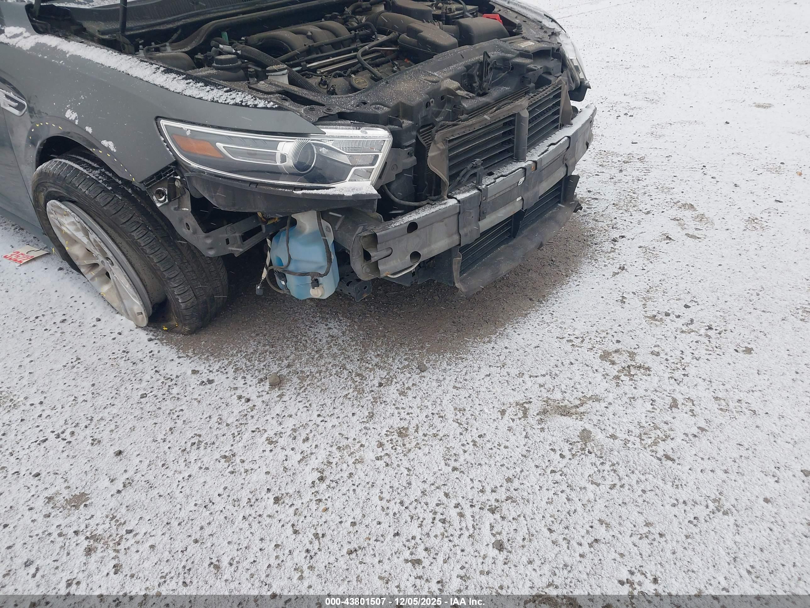 FORD TAURUS image 6
