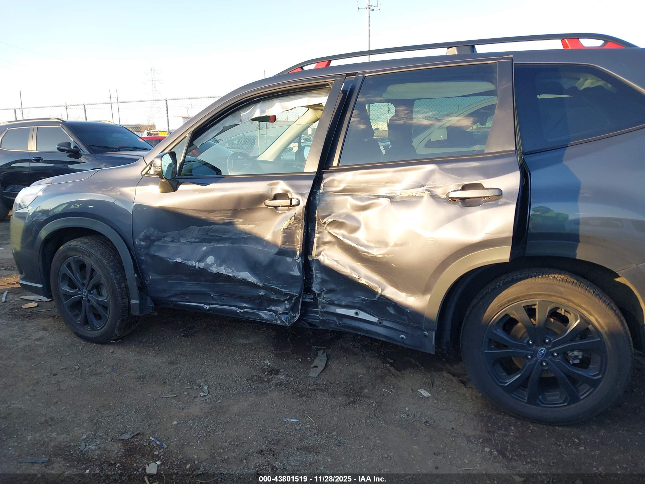 SUBARU FORESTER image 6