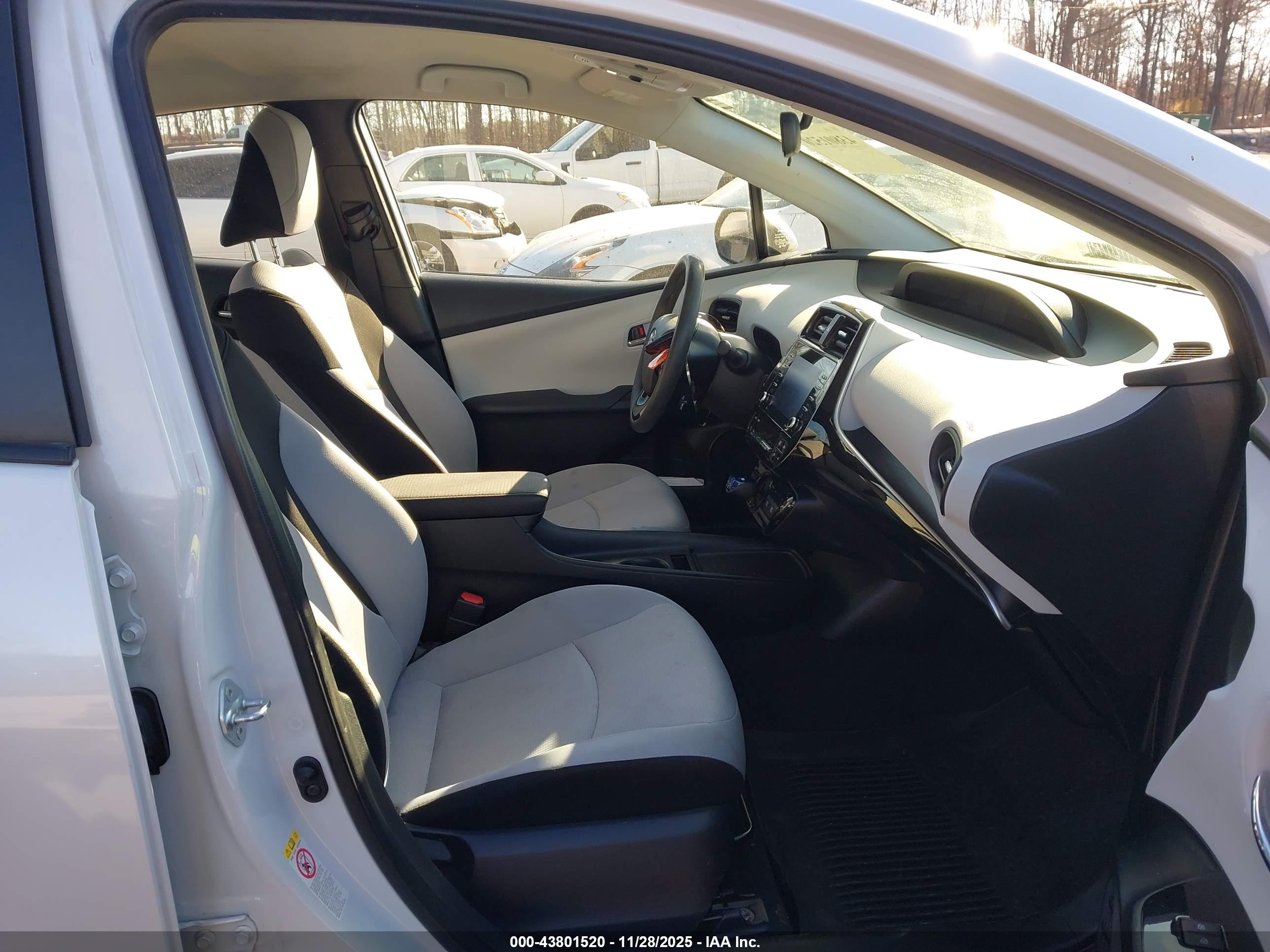 TOYOTA PRIUS image 5