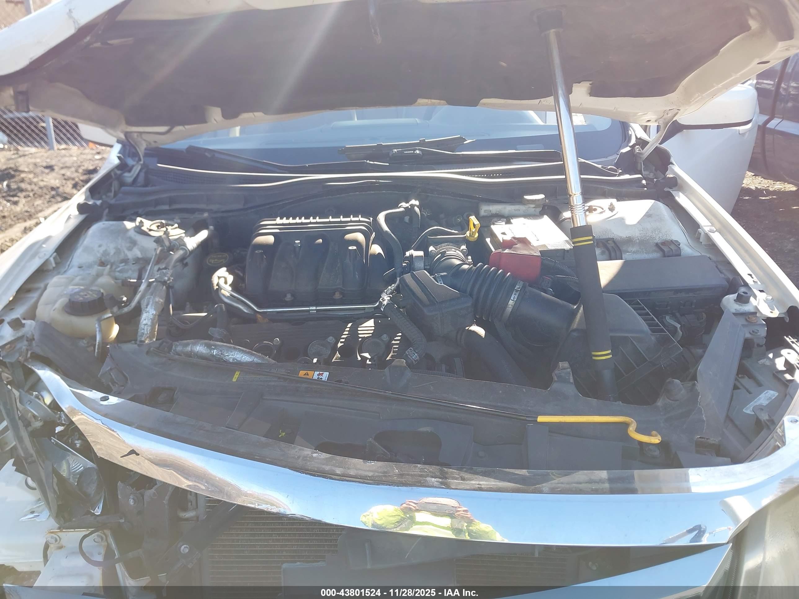 FORD FUSION image 10