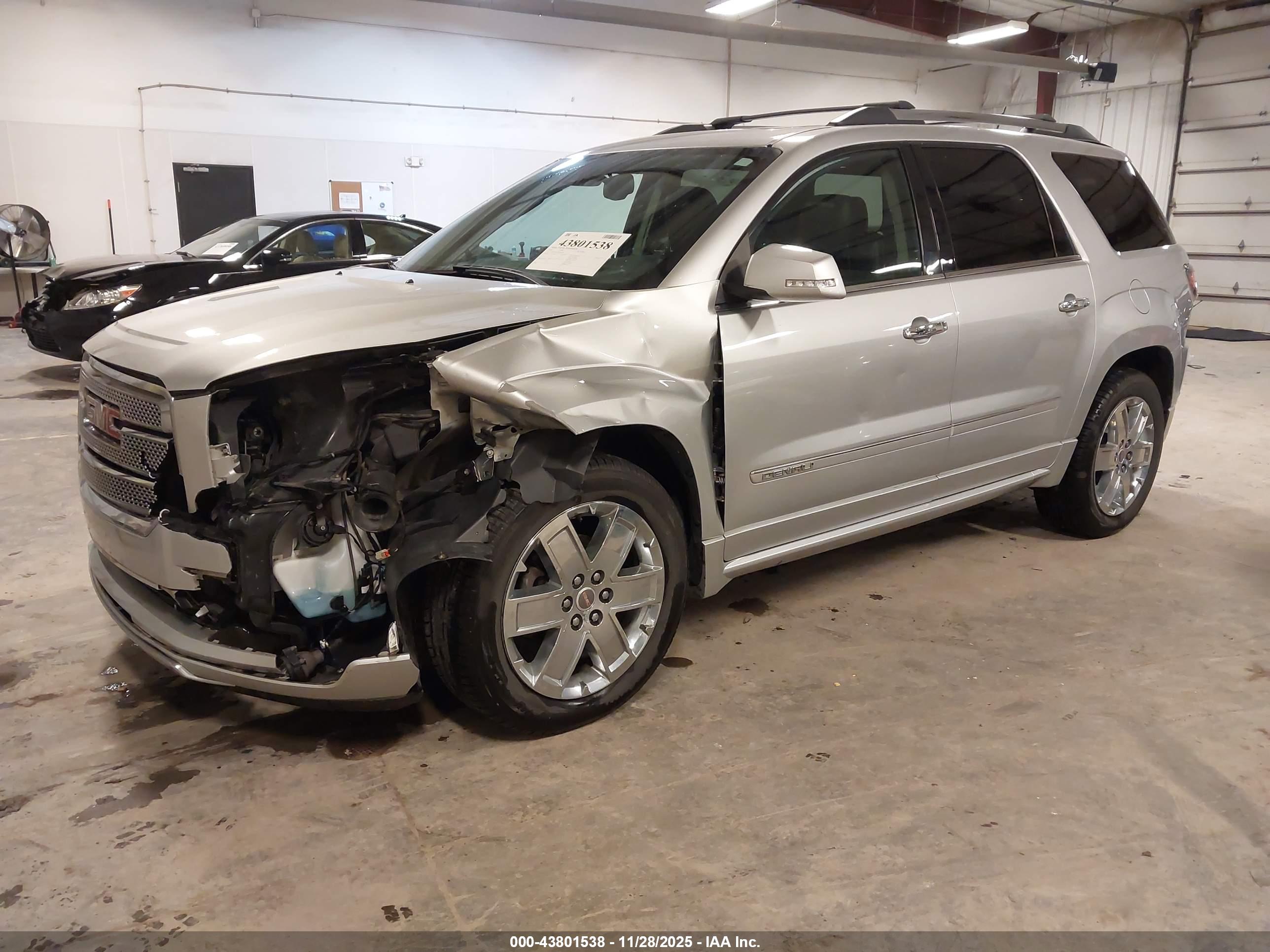 GMC ACADIA image 2