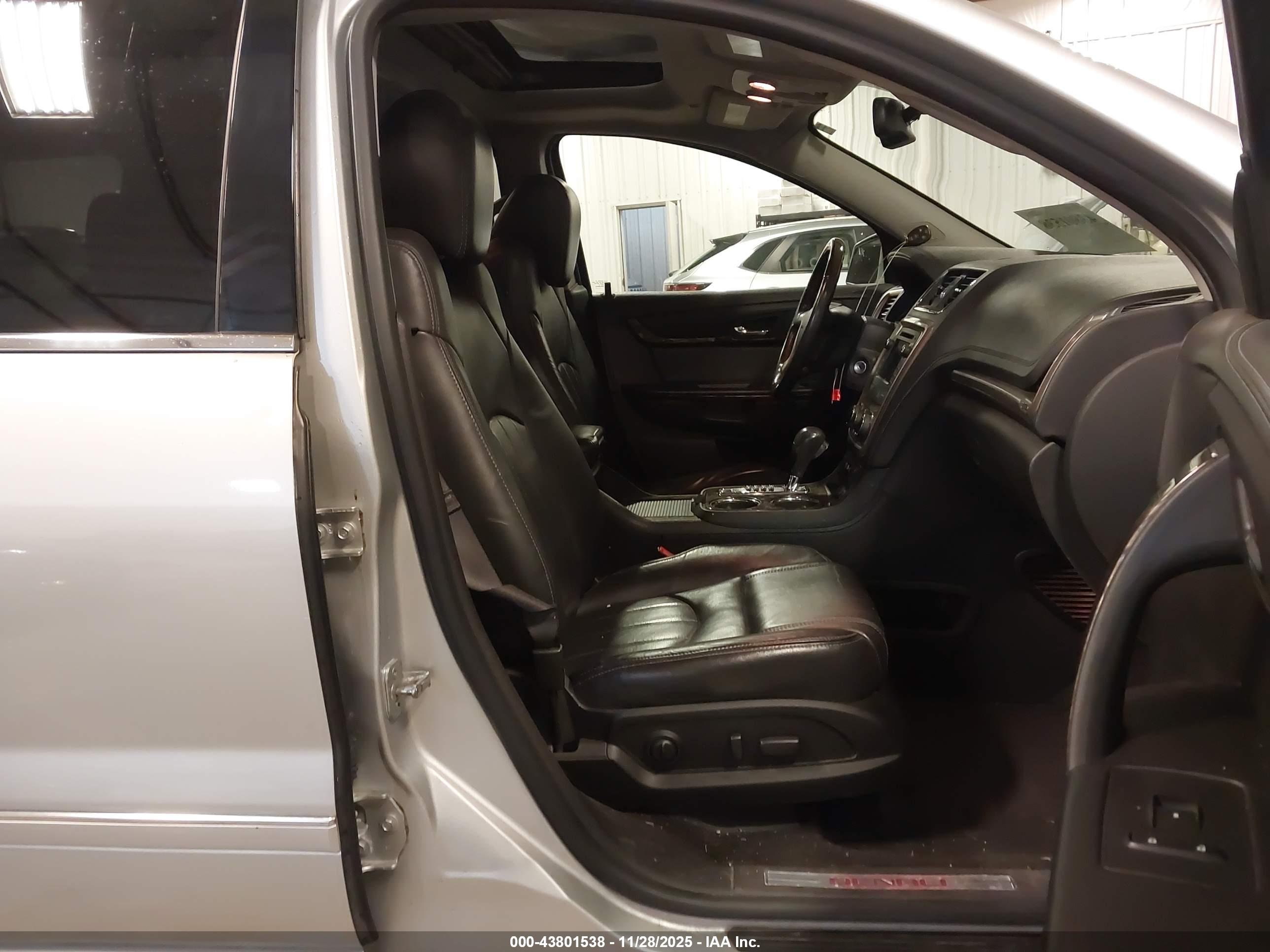 GMC ACADIA image 5