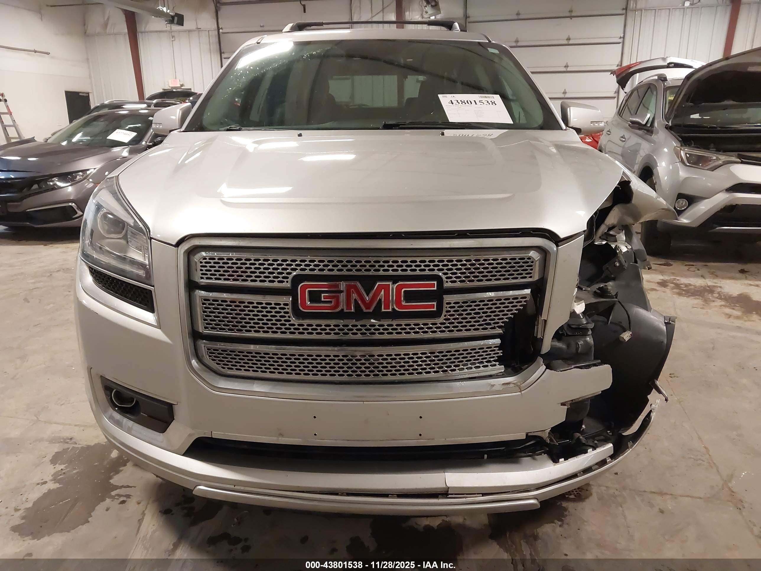 GMC ACADIA image 6