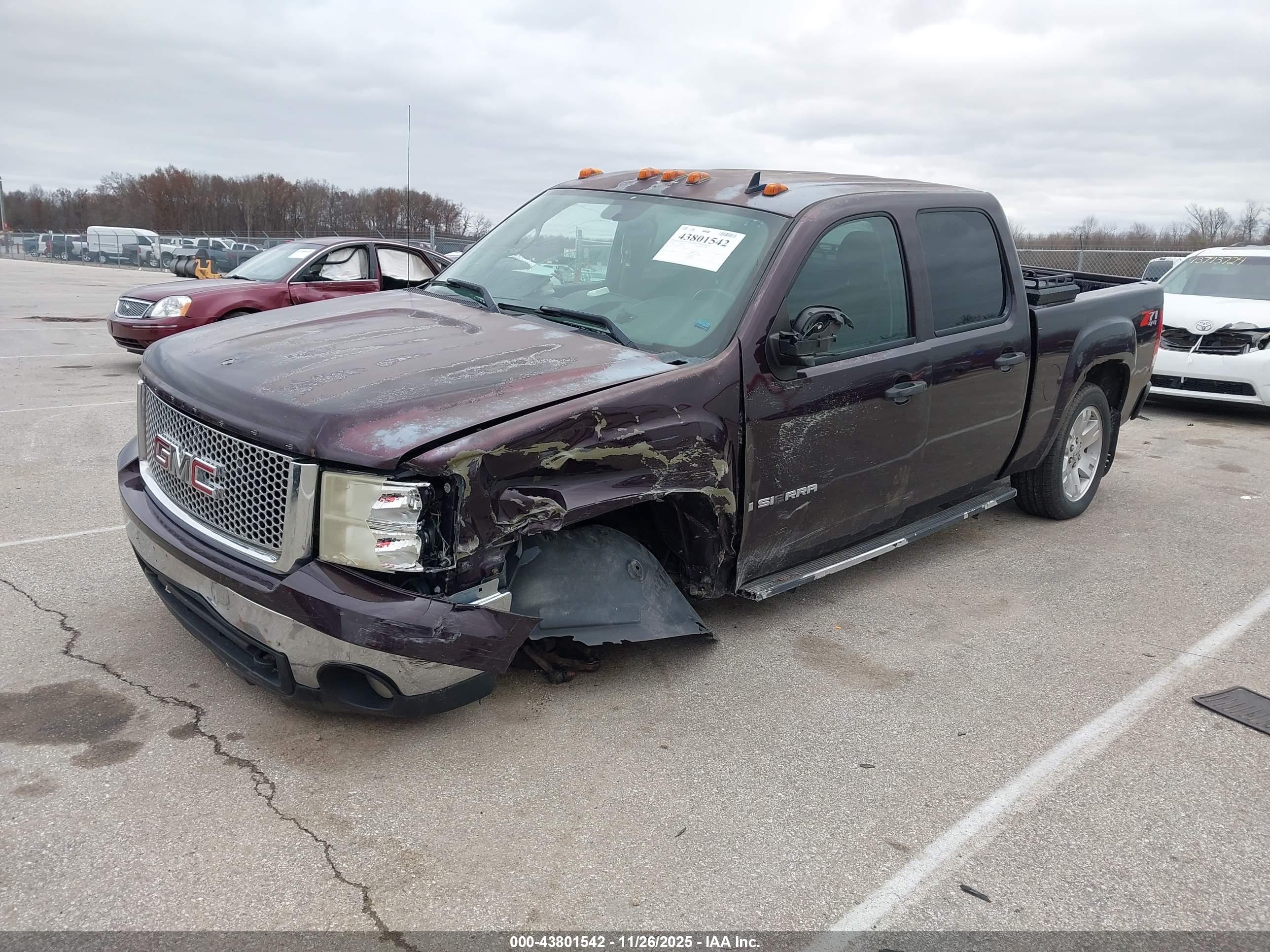 GMC SIERRA image 2
