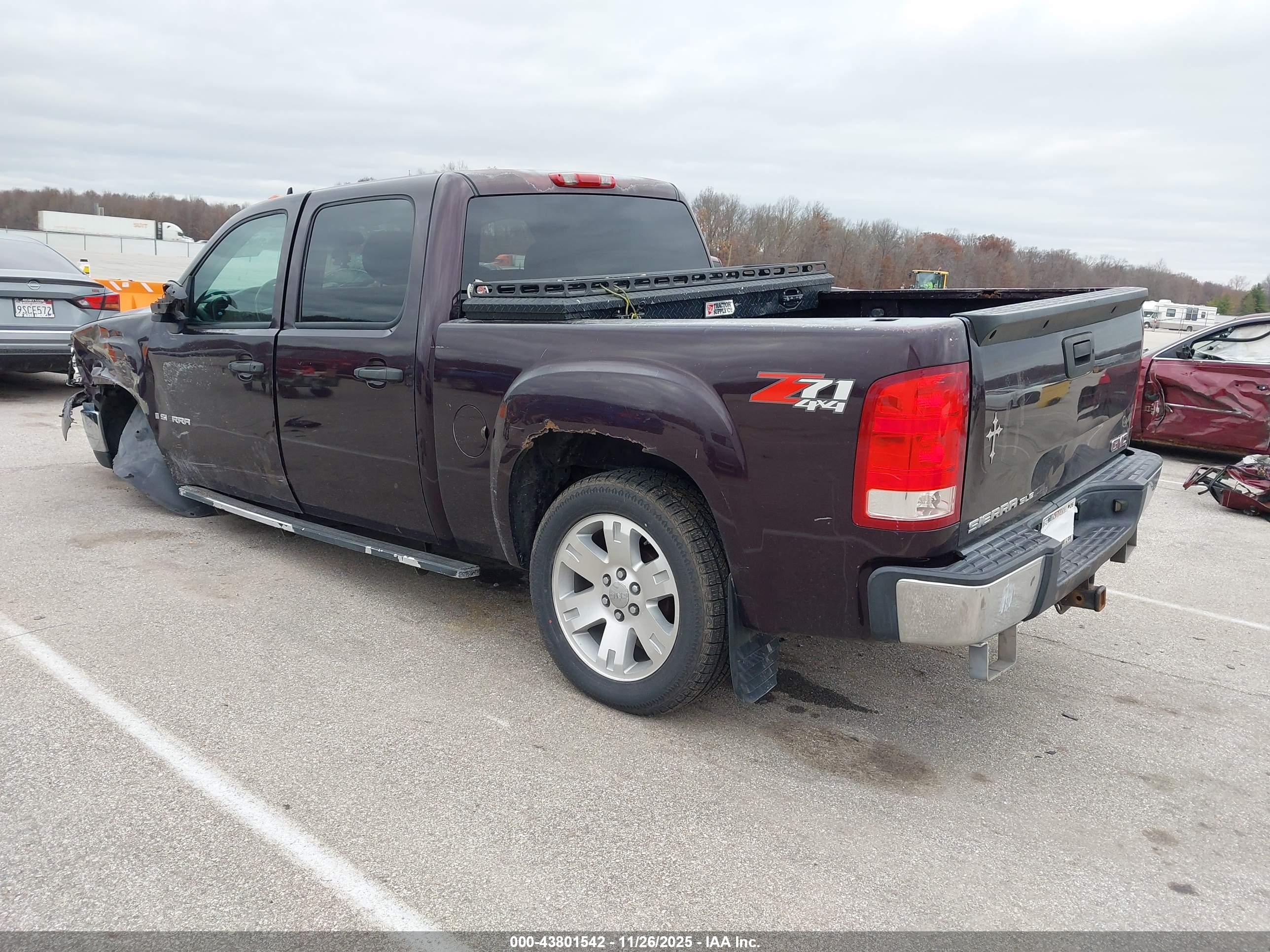 GMC SIERRA image 3