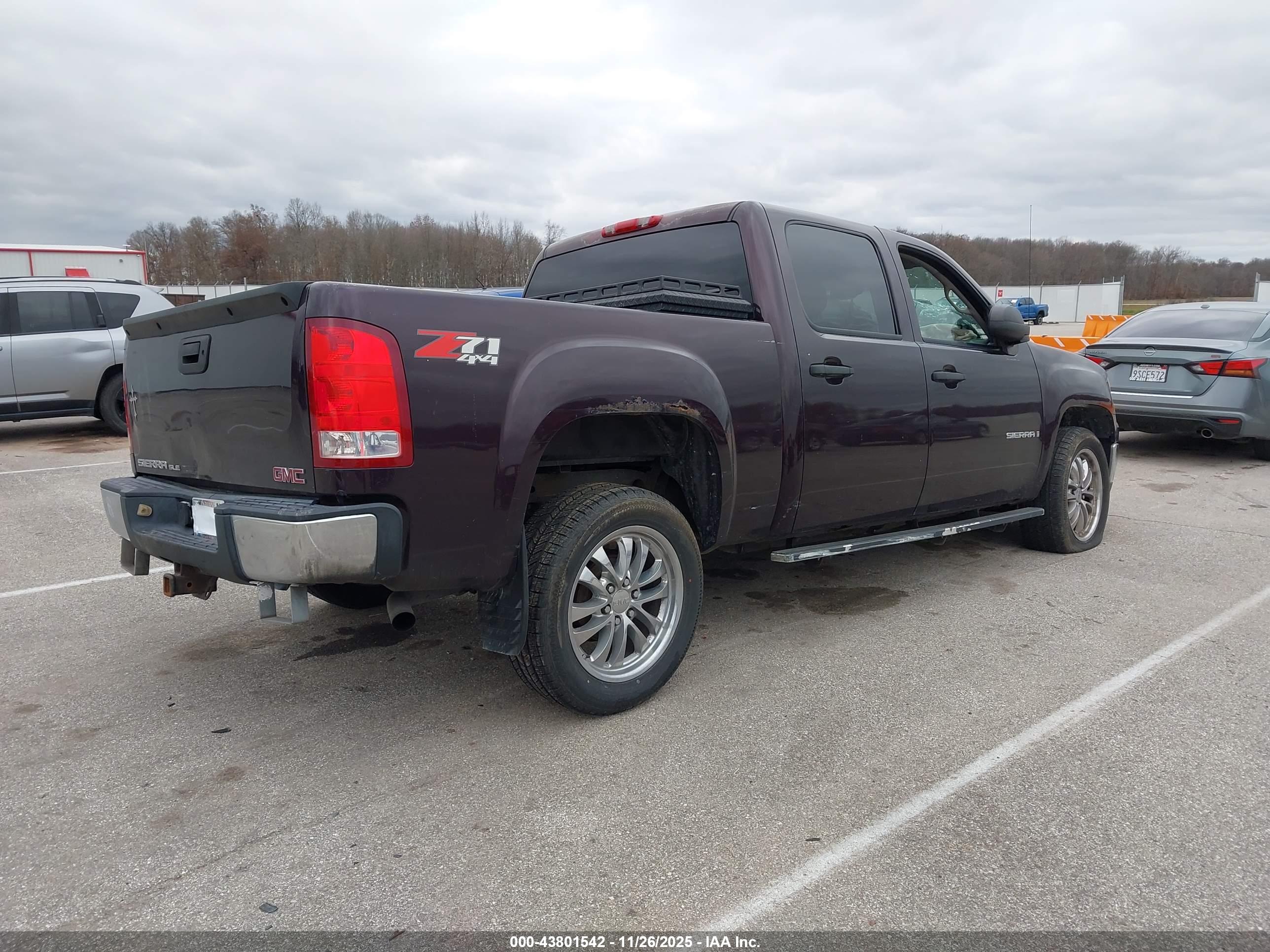 GMC SIERRA image 4