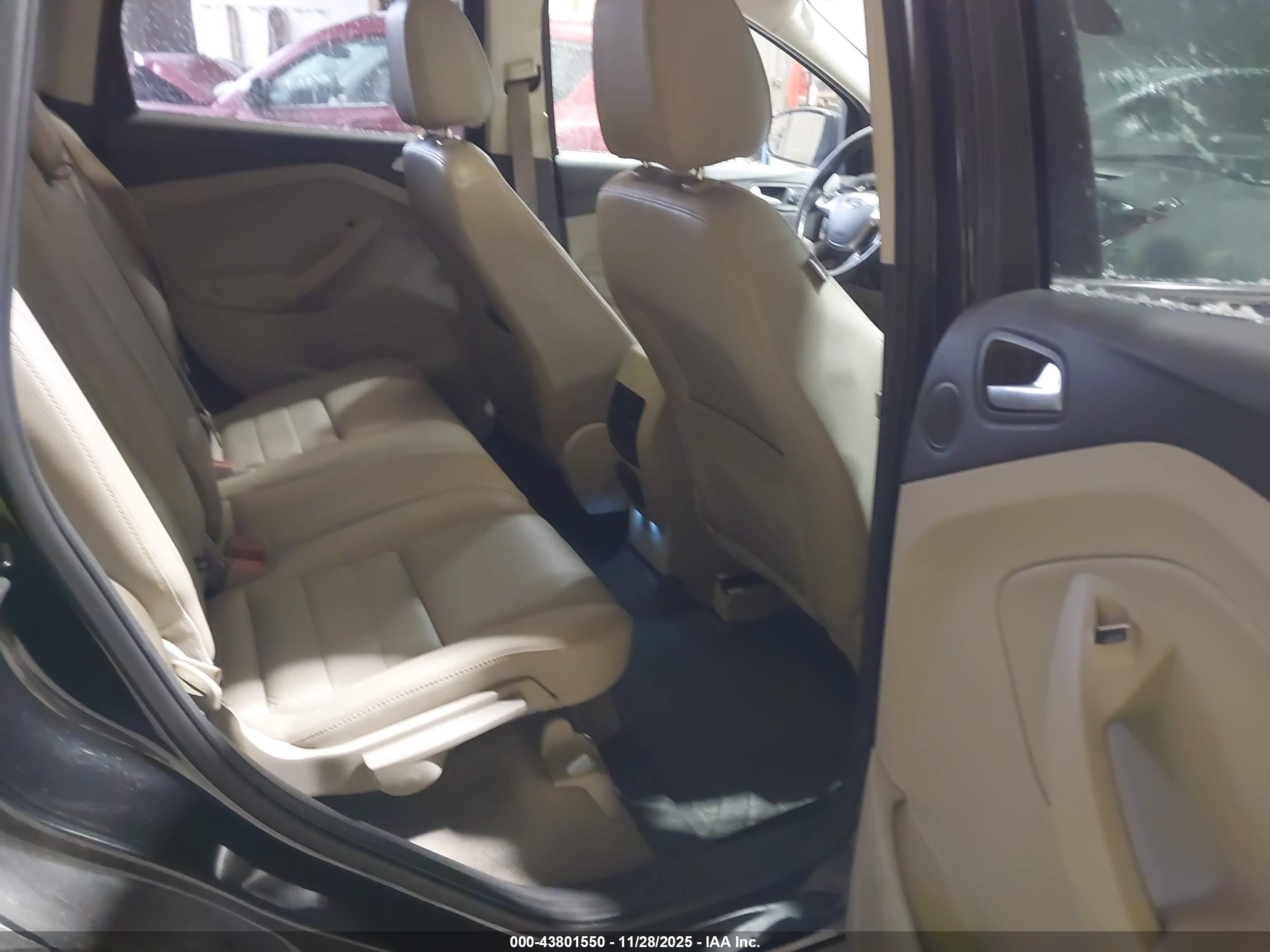 FORD ESCAPE image 8