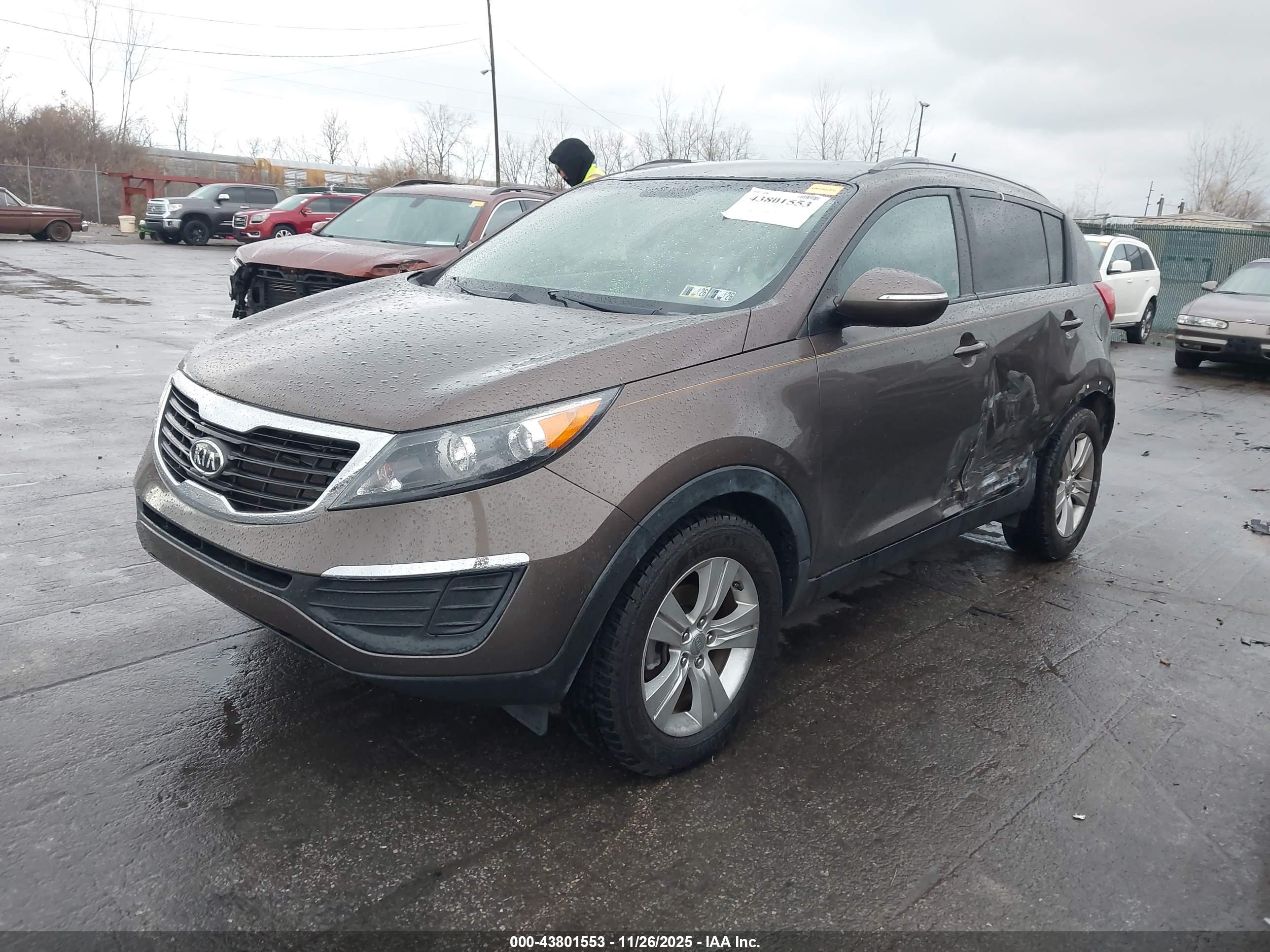 KIA SPORTAGE image 2