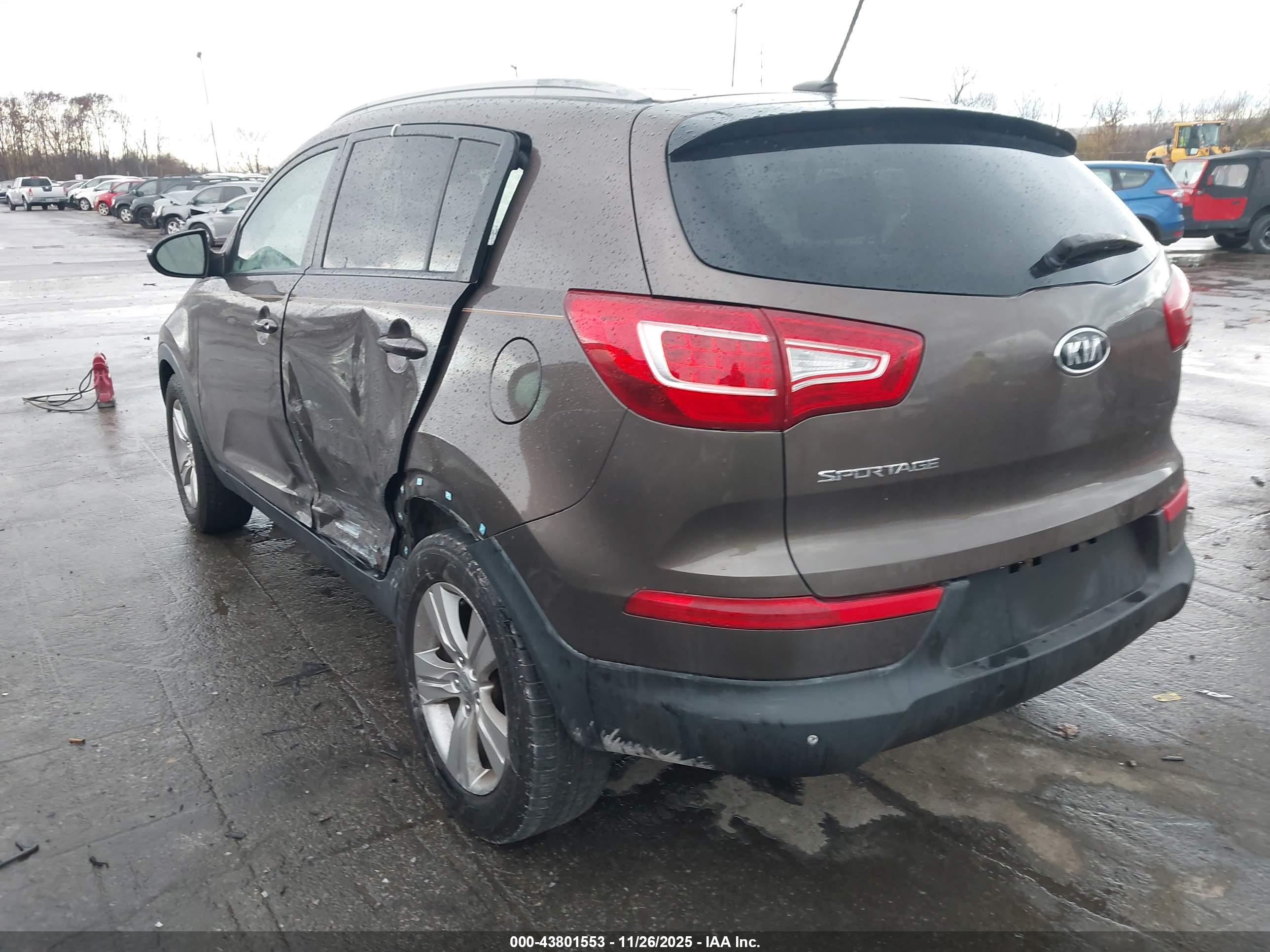 KIA SPORTAGE image 3