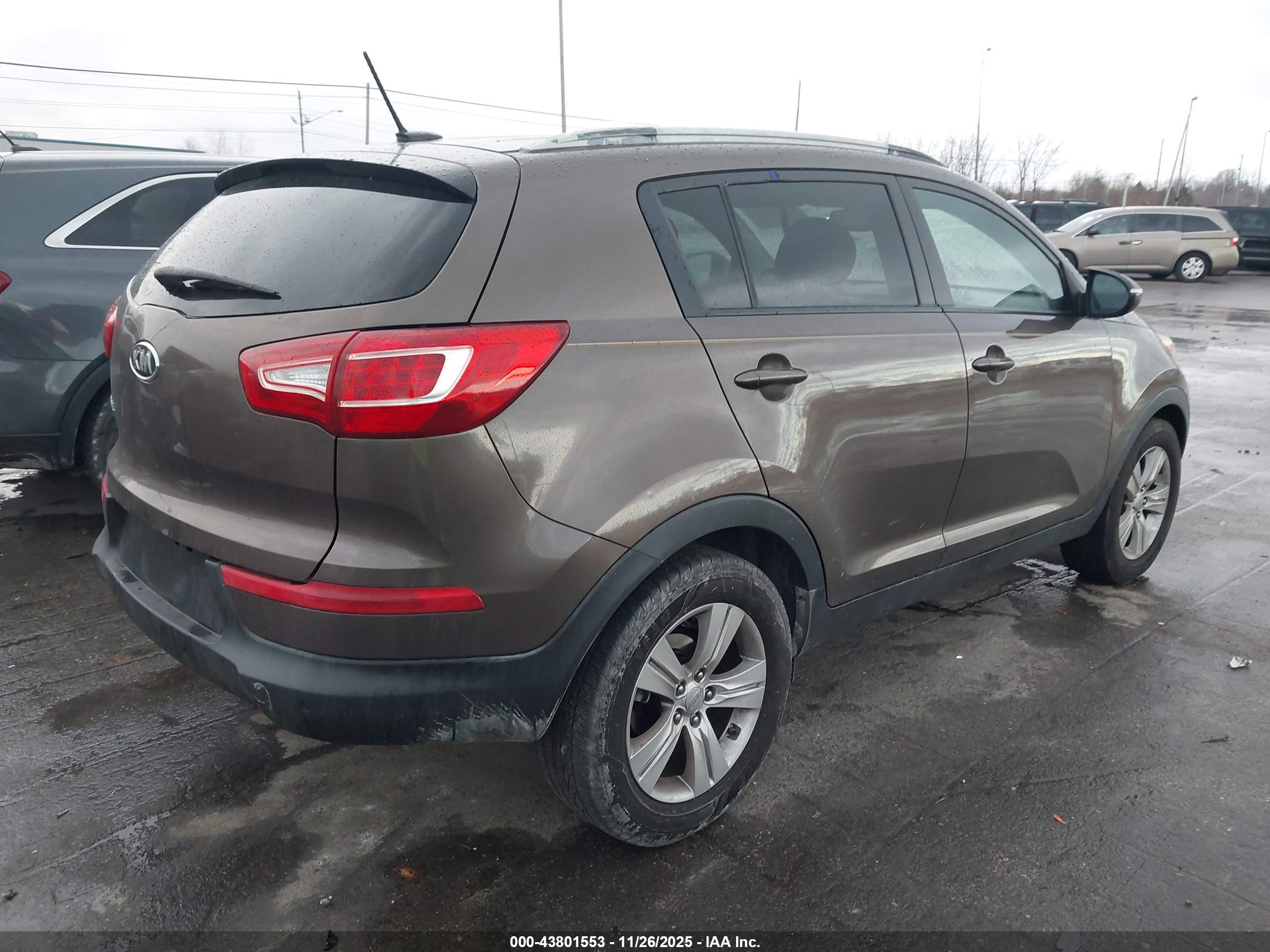 KIA SPORTAGE image 4