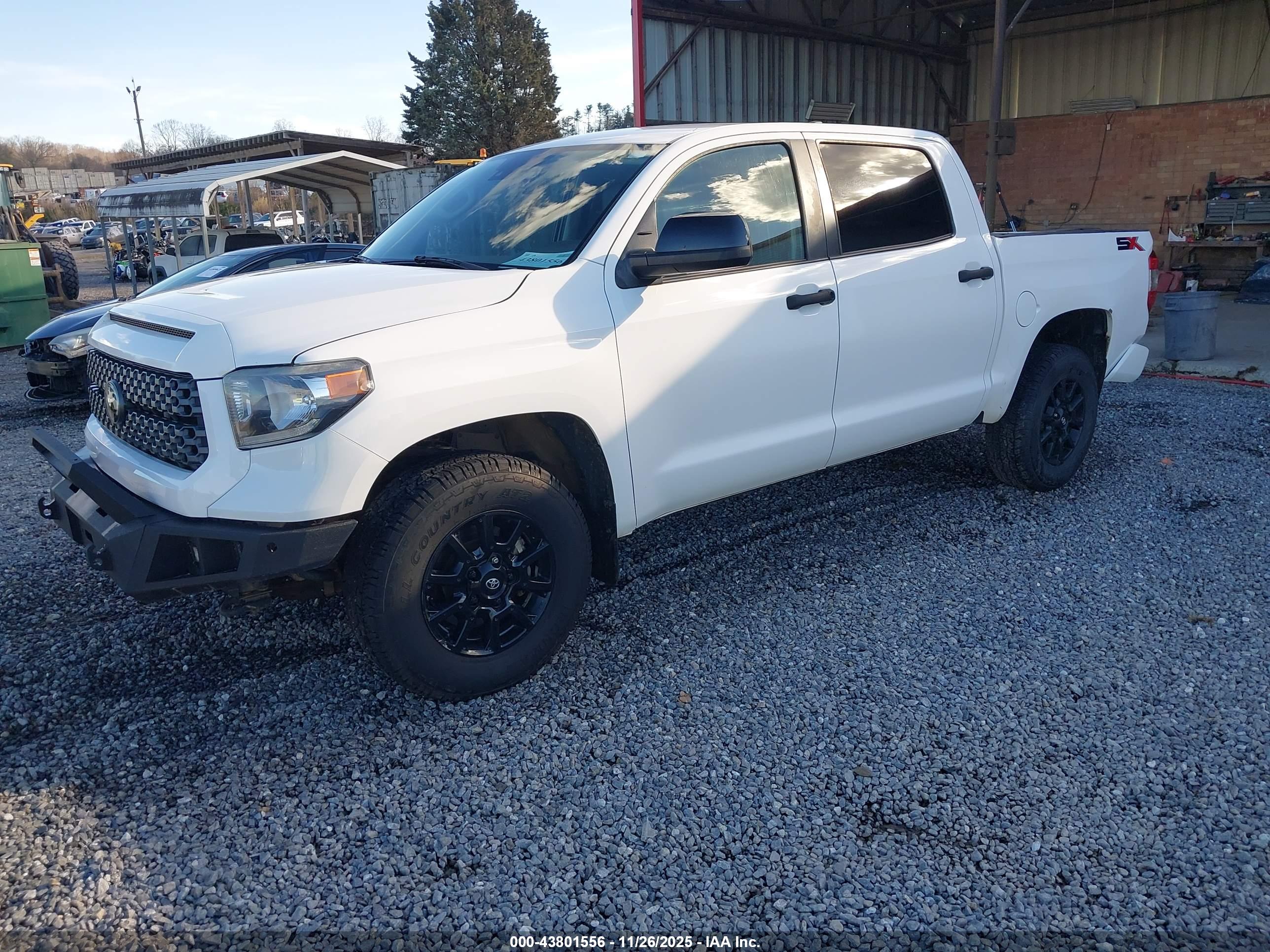 TOYOTA TUNDRA image 2
