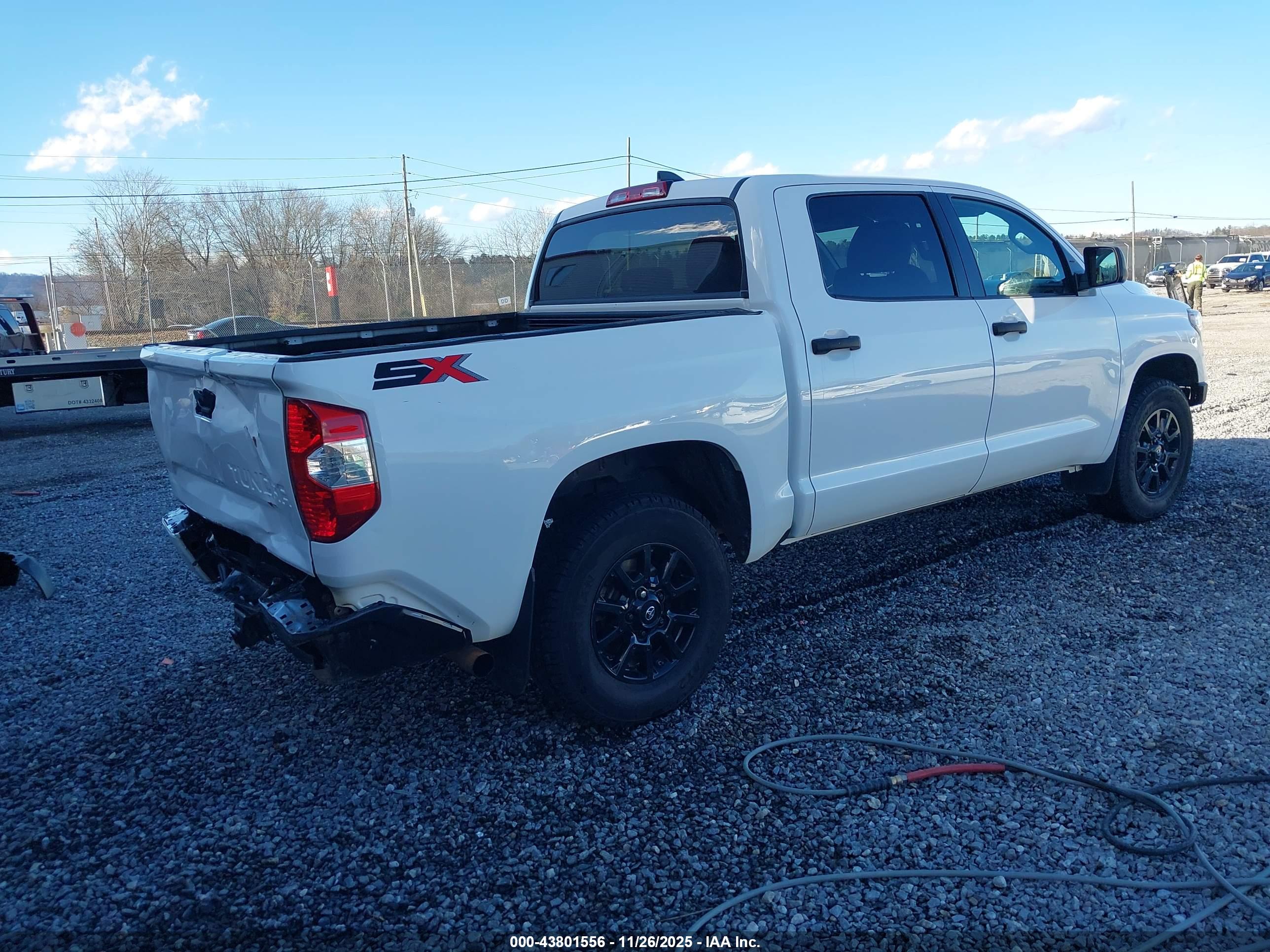 TOYOTA TUNDRA image 4