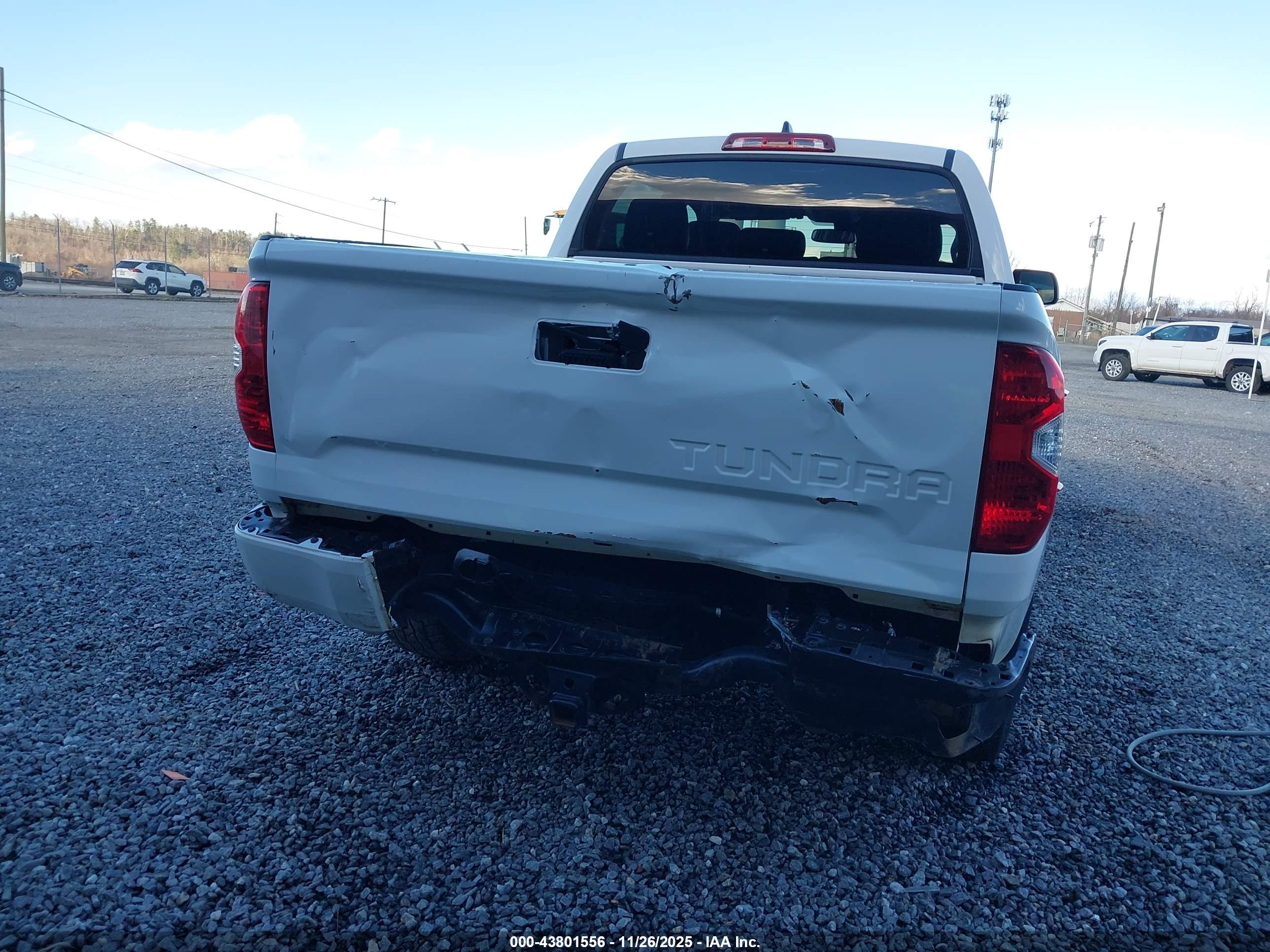 TOYOTA TUNDRA image 6