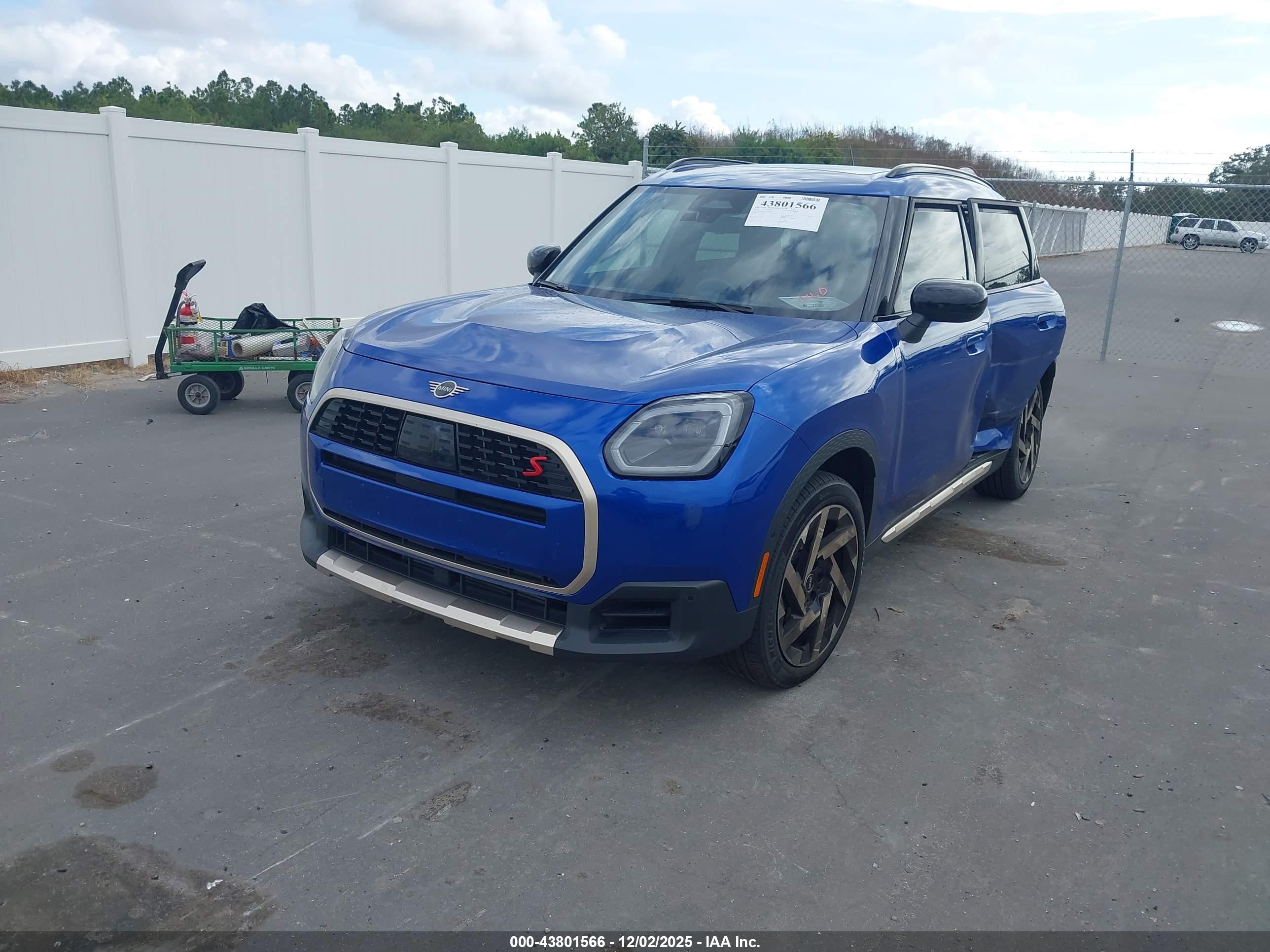 MINI COUNTRYMAN image 2