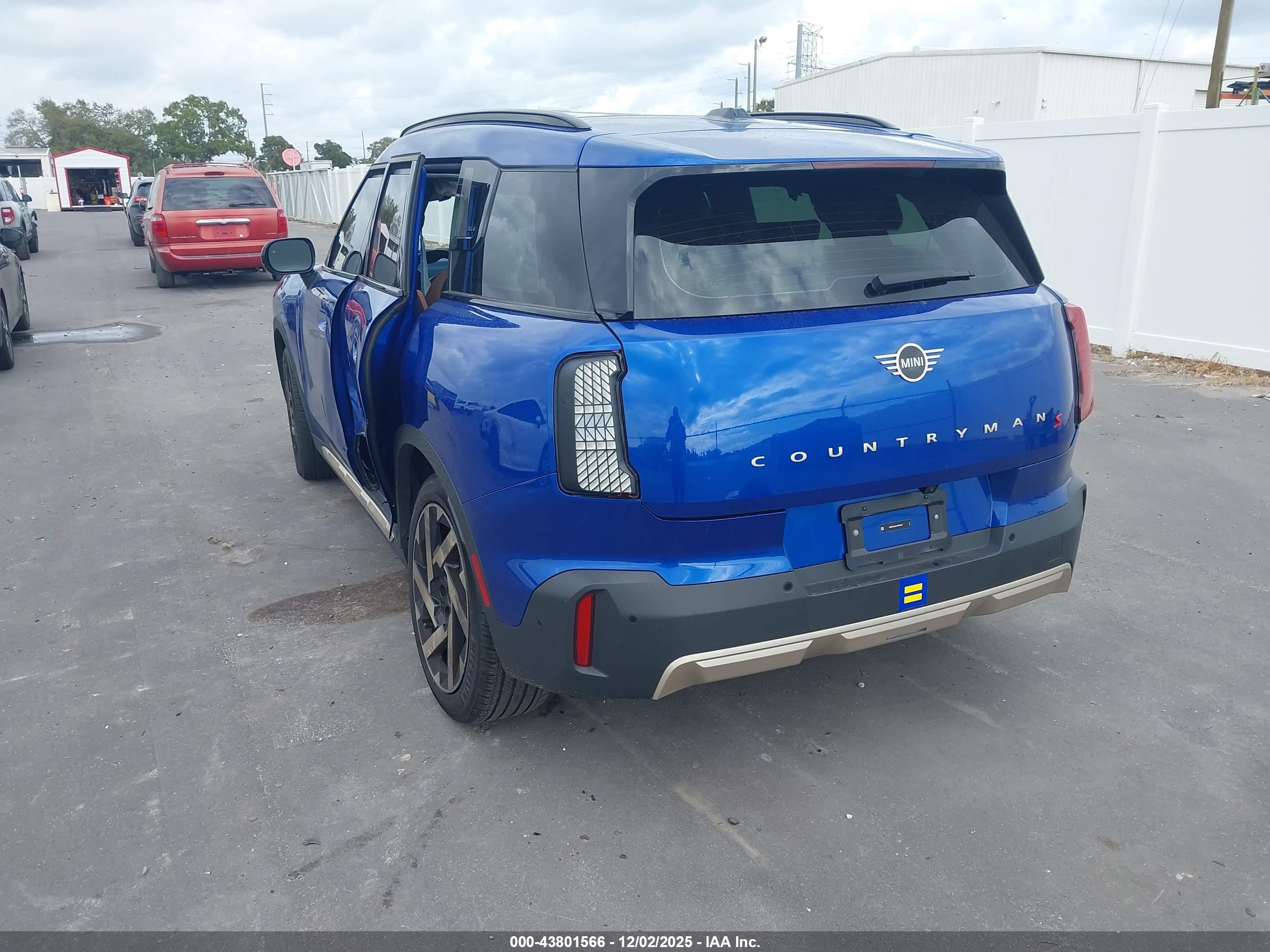 MINI COUNTRYMAN image 3