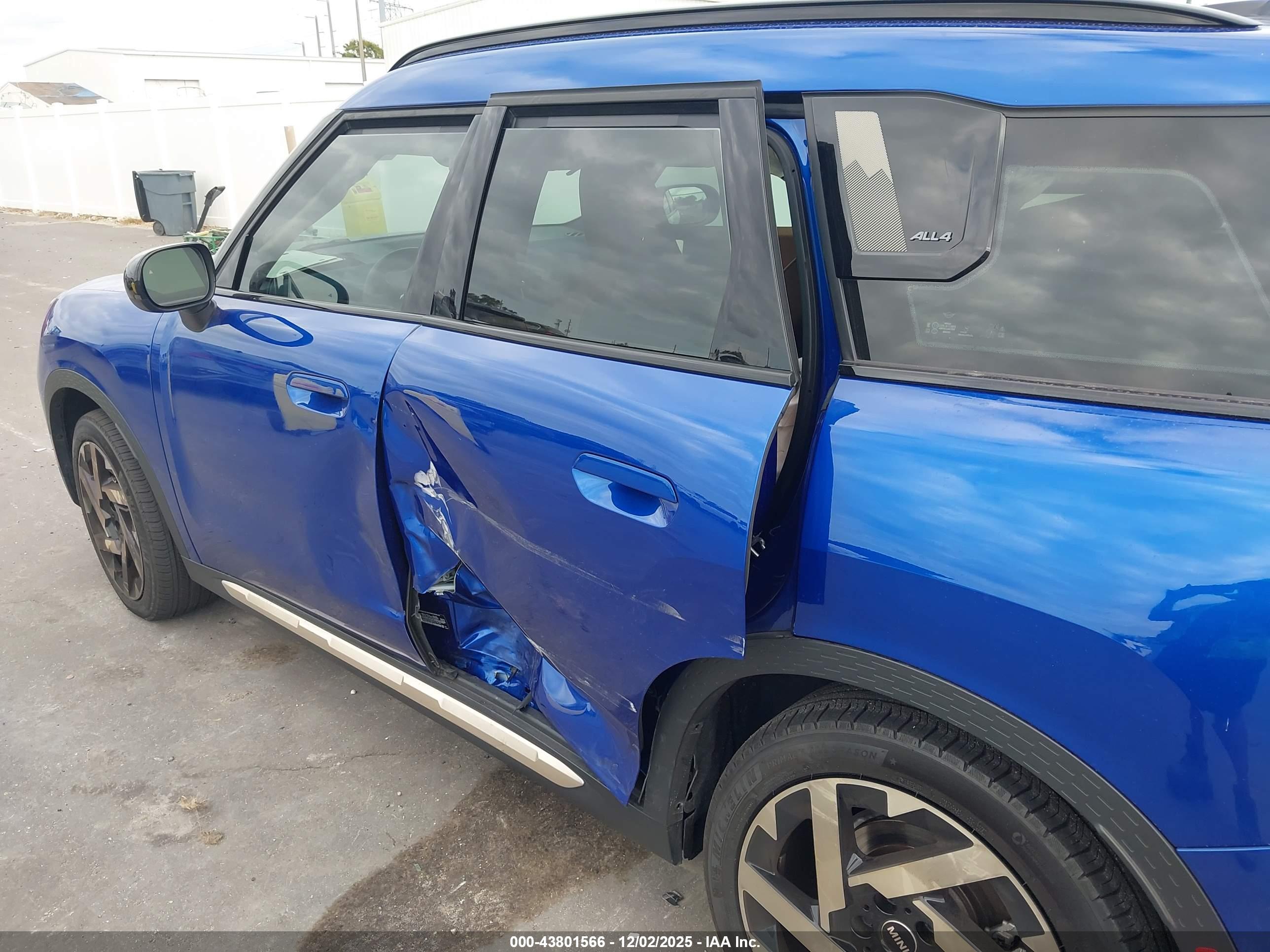 MINI COUNTRYMAN image 6