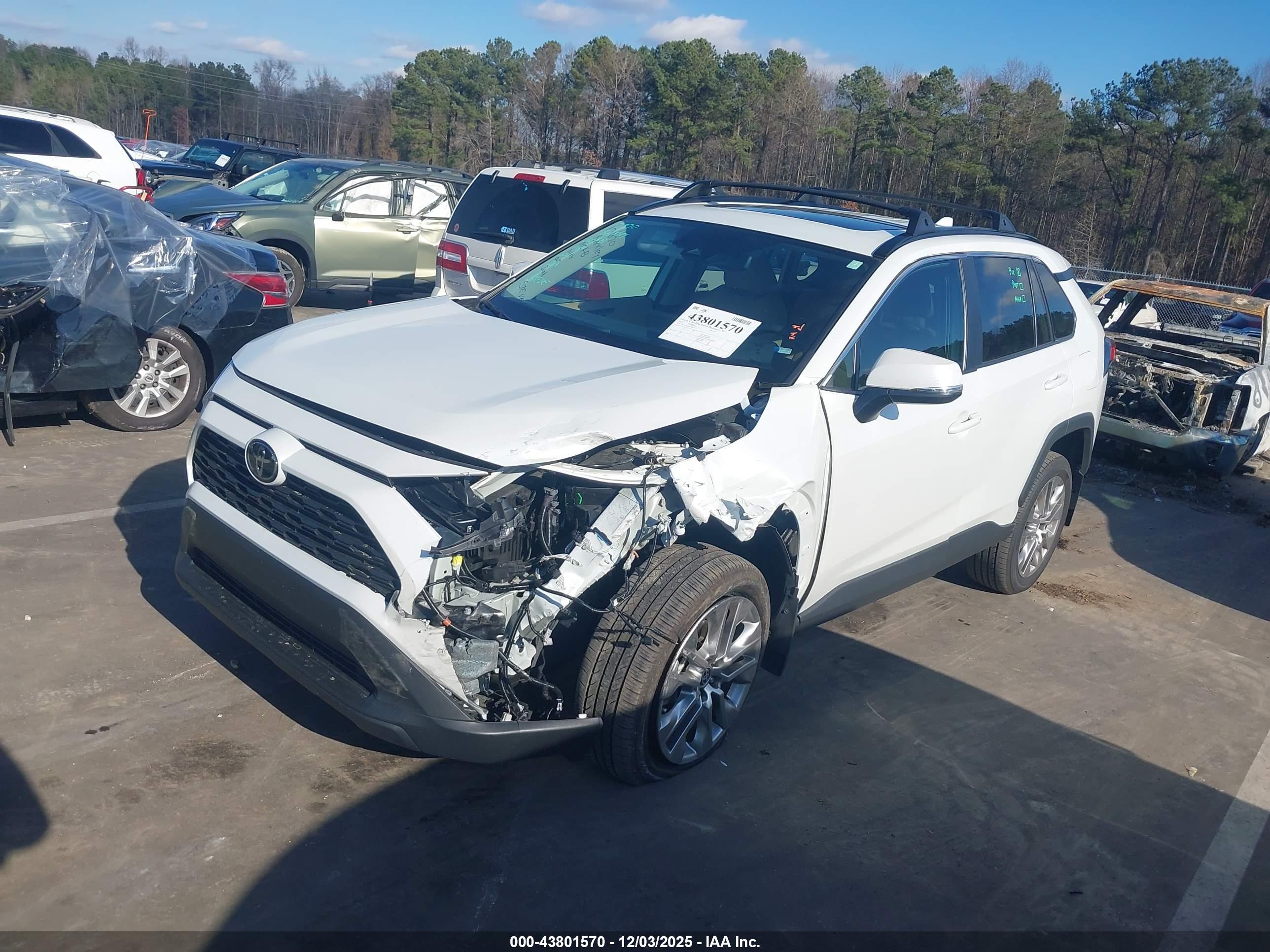 TOYOTA RAV4 image 2
